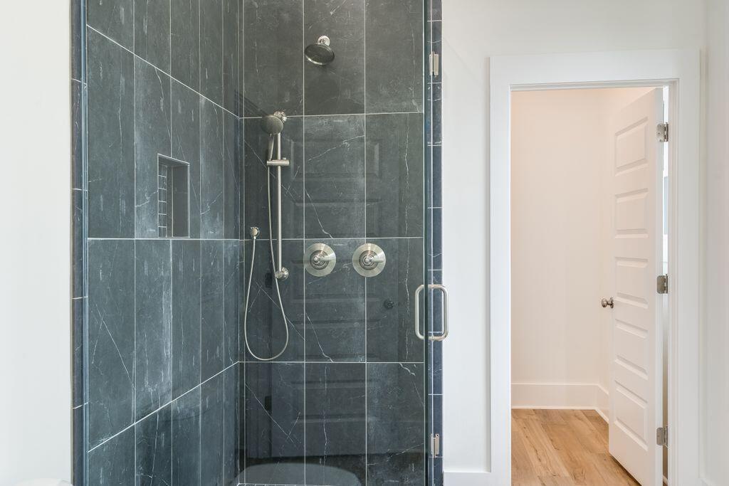 LAGUNA BEACH 8TH ADDN - Residential