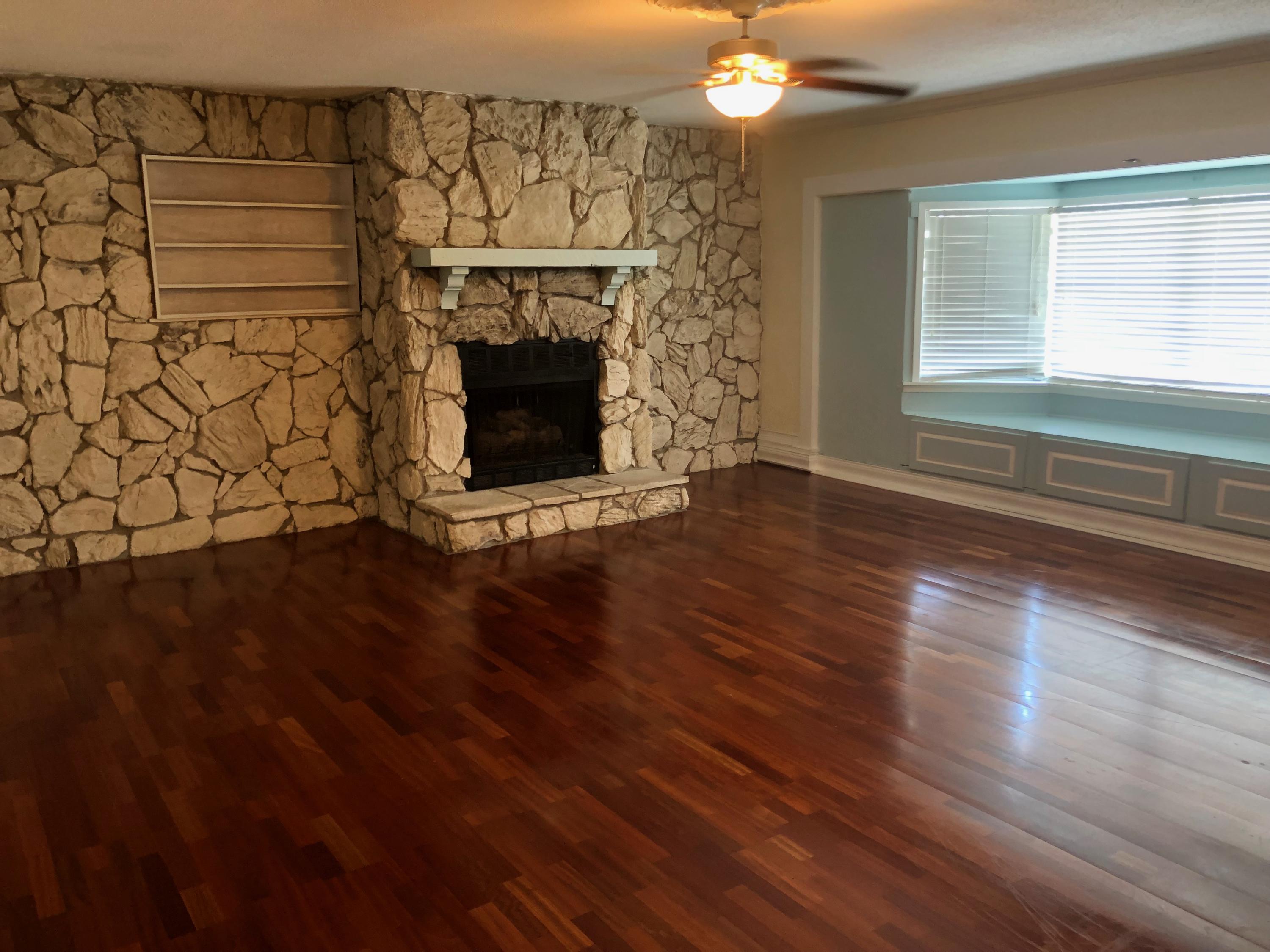 PINE LAKE - Residential