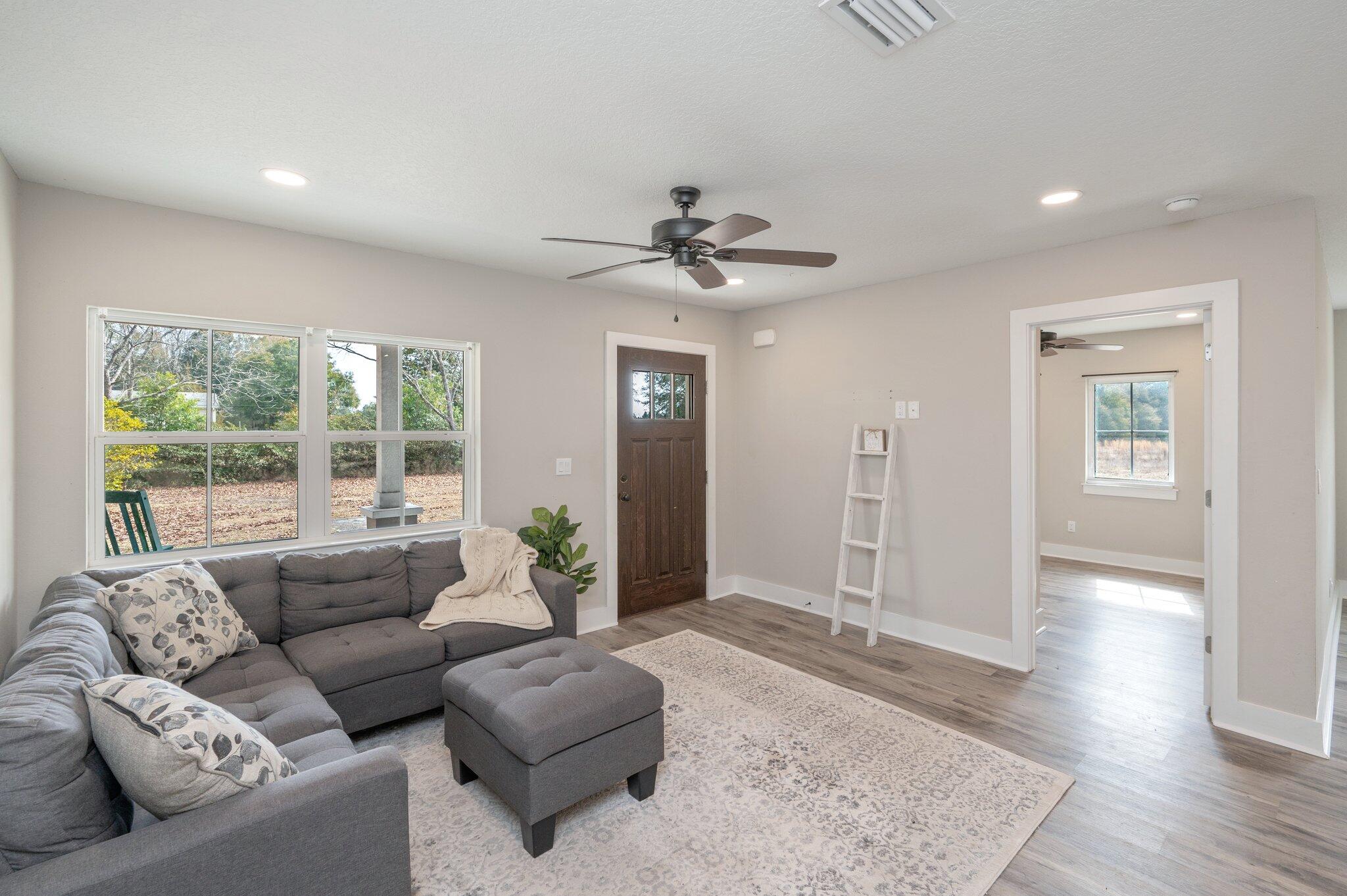 COM NE COR NW1/4 OF SW1/4 S 525.91FT TO POB S 115FT - Residential