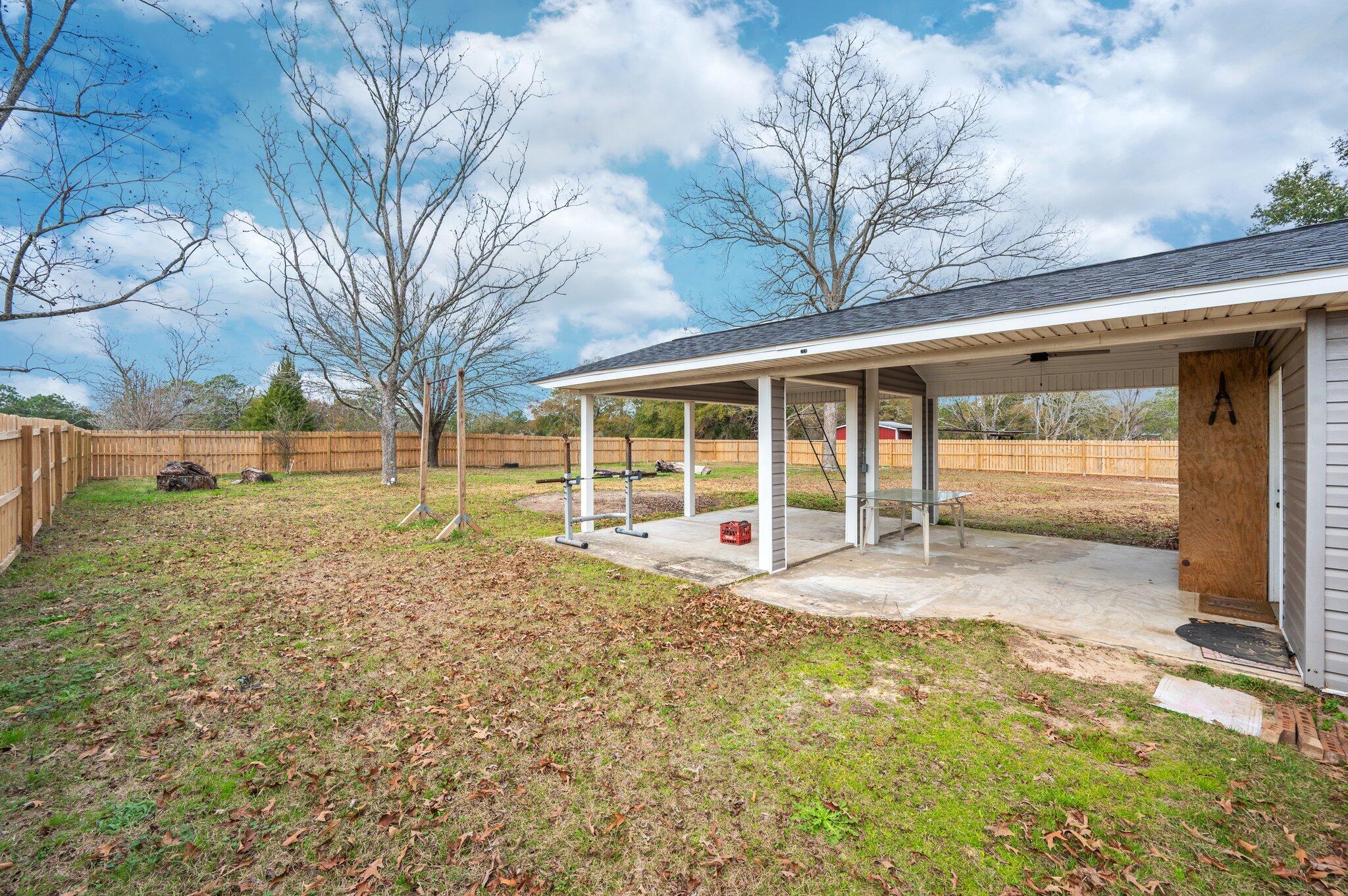 COM NE COR NW1/4 OF SW1/4 S 525.91FT TO POB S 115FT - Residential