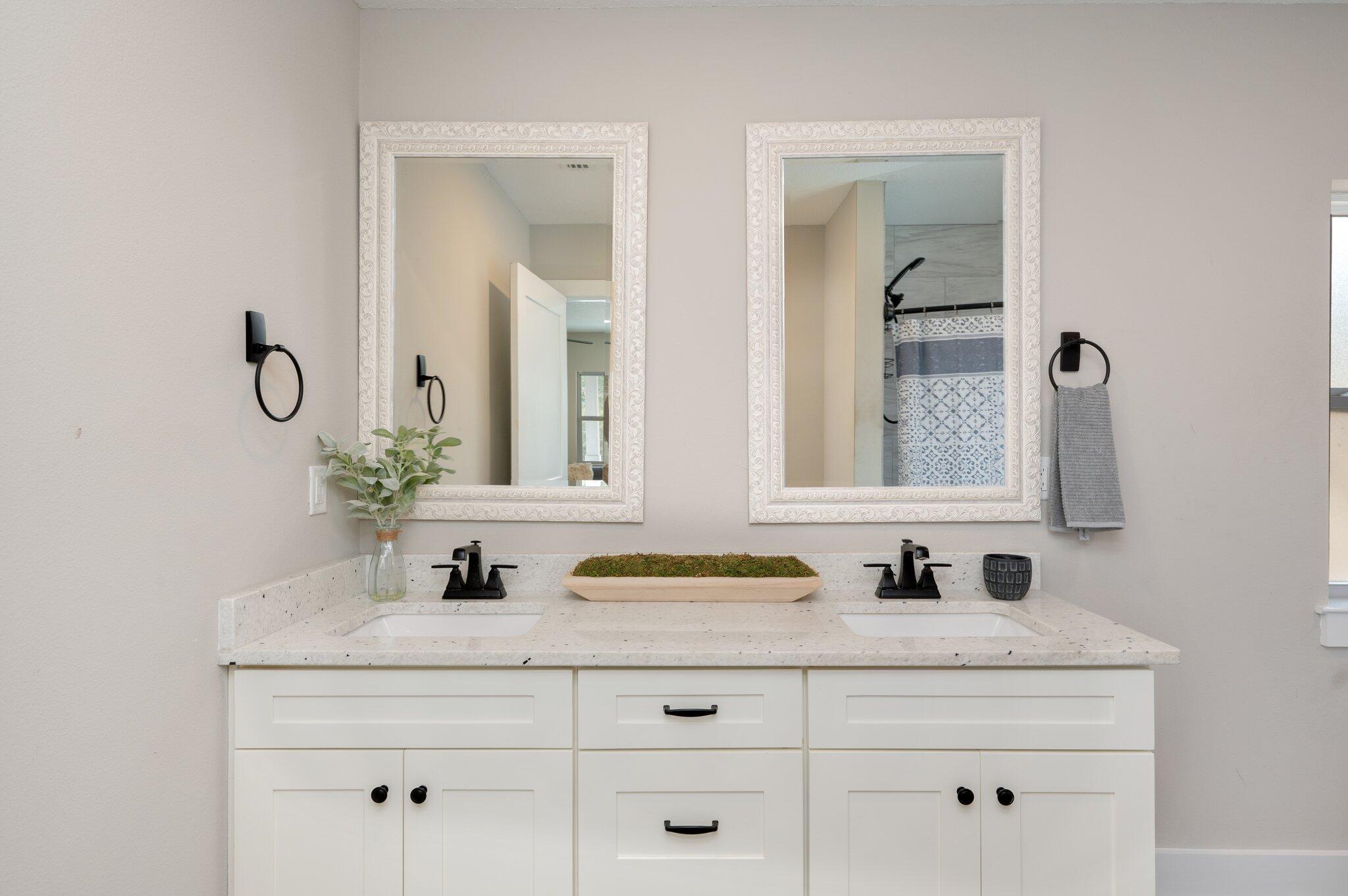 COM NE COR NW1/4 OF SW1/4 S 525.91FT TO POB S 115FT - Residential