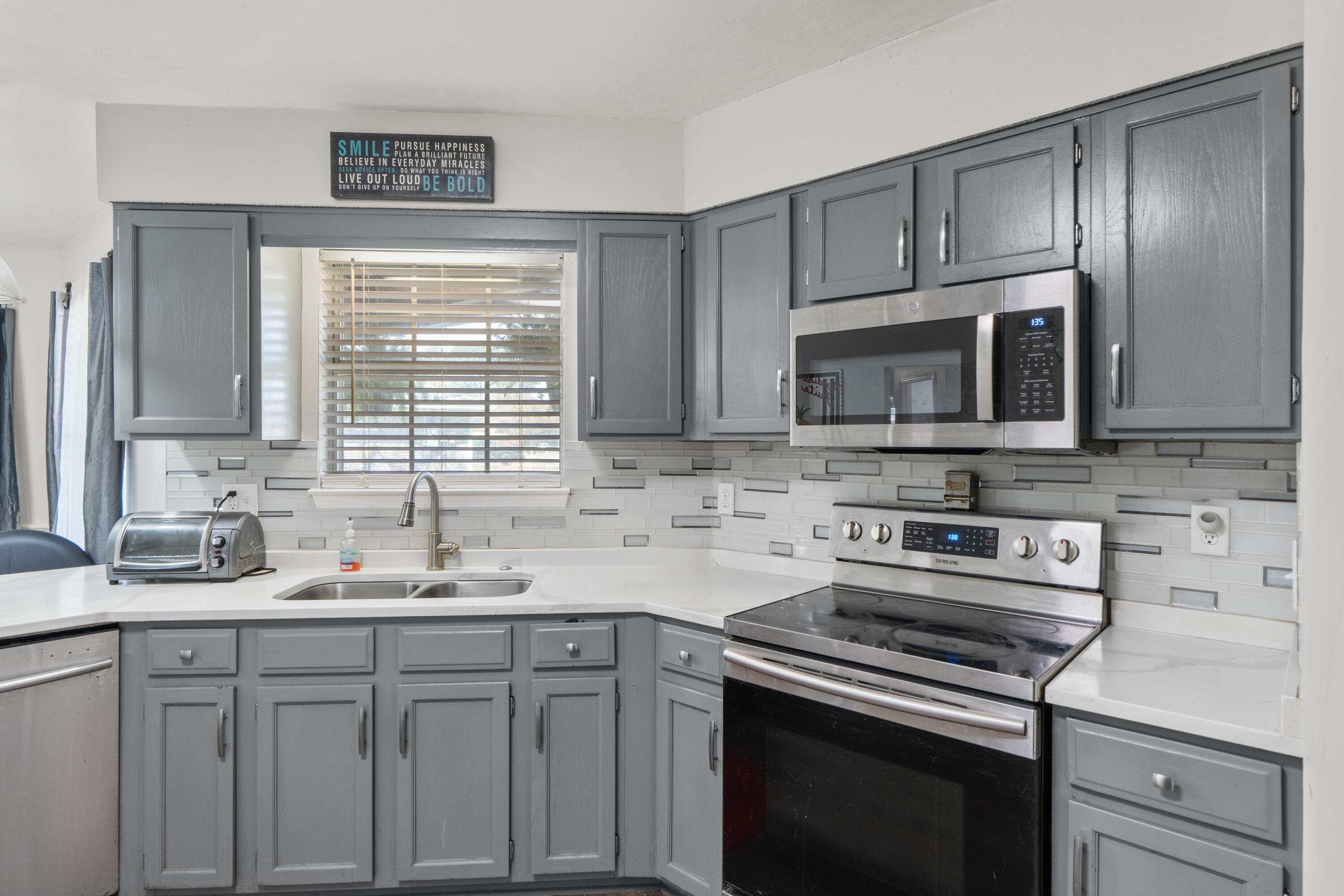 WOODRIDGE MANOR - Residential