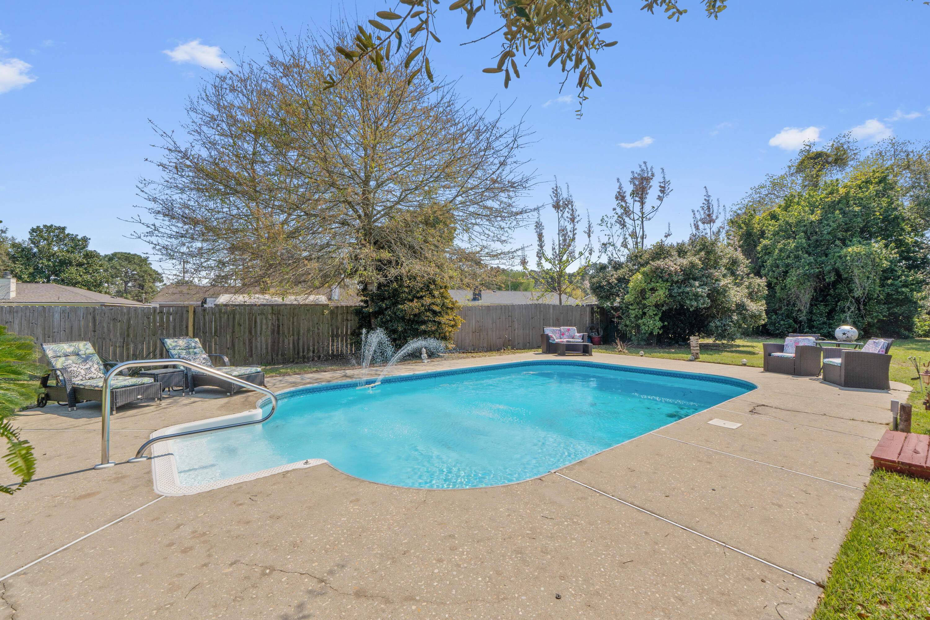 WOODRIDGE MANOR - Residential