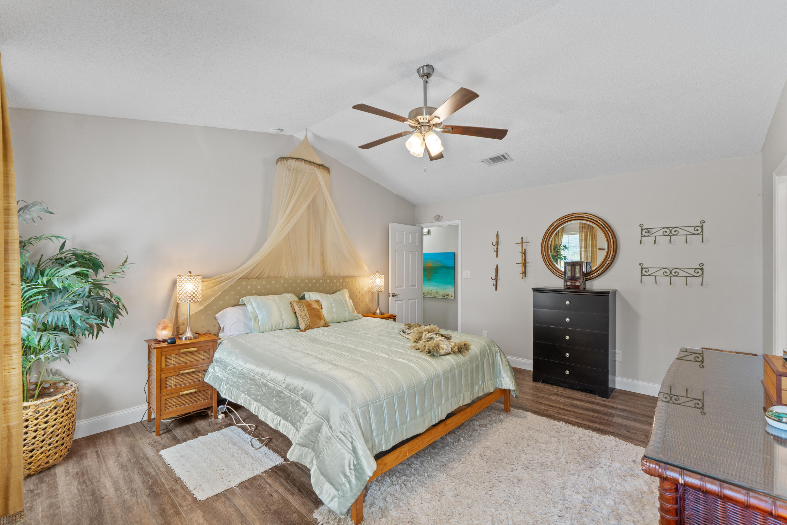 WOODRIDGE MANOR - Residential