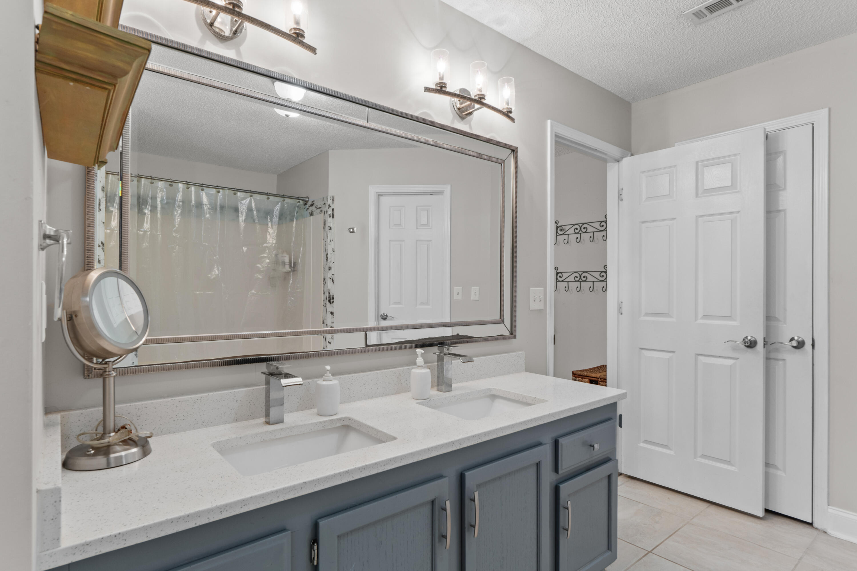 WOODRIDGE MANOR - Residential