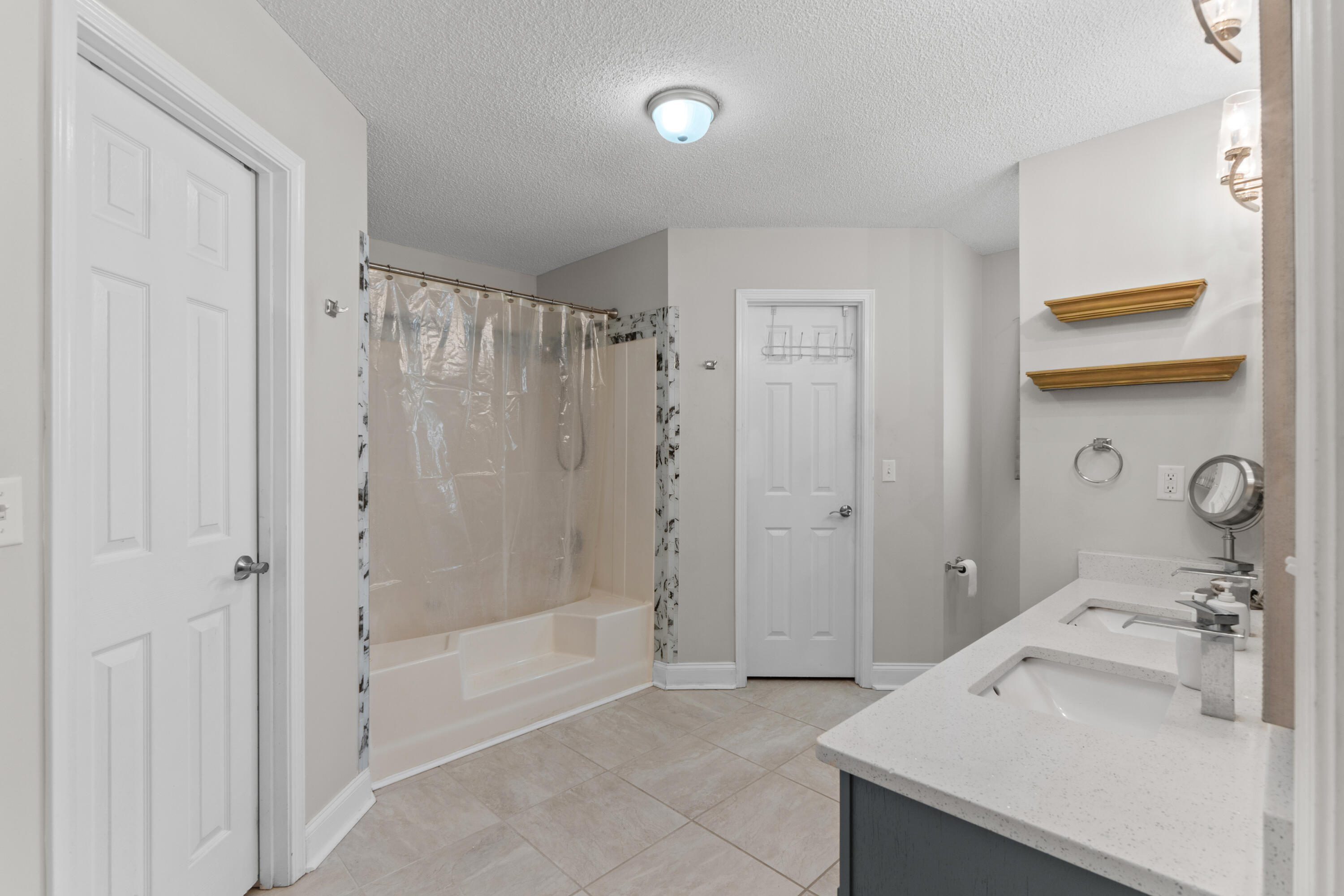 WOODRIDGE MANOR - Residential