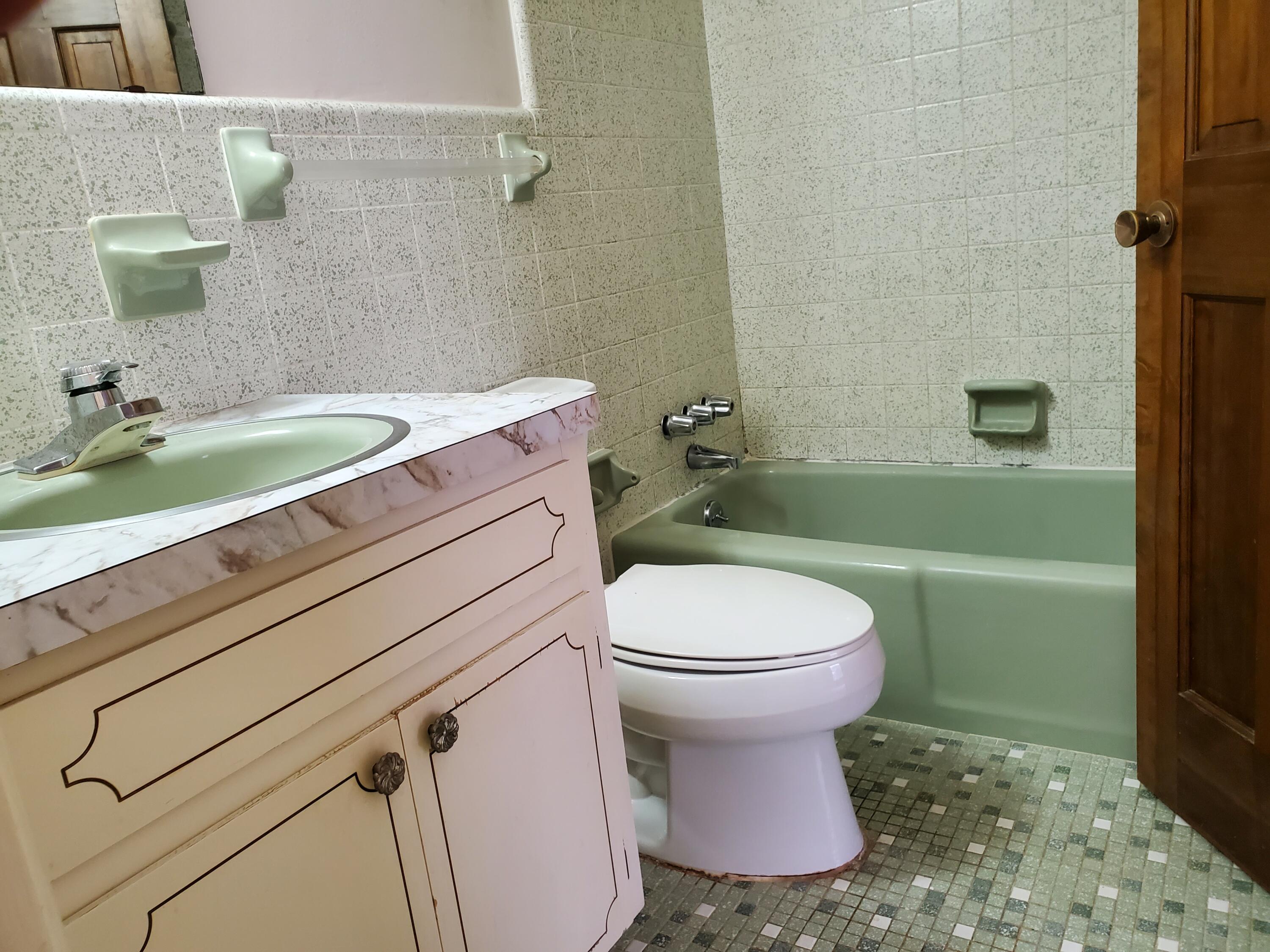 COUNTRY CLUB ESTATES - Residential