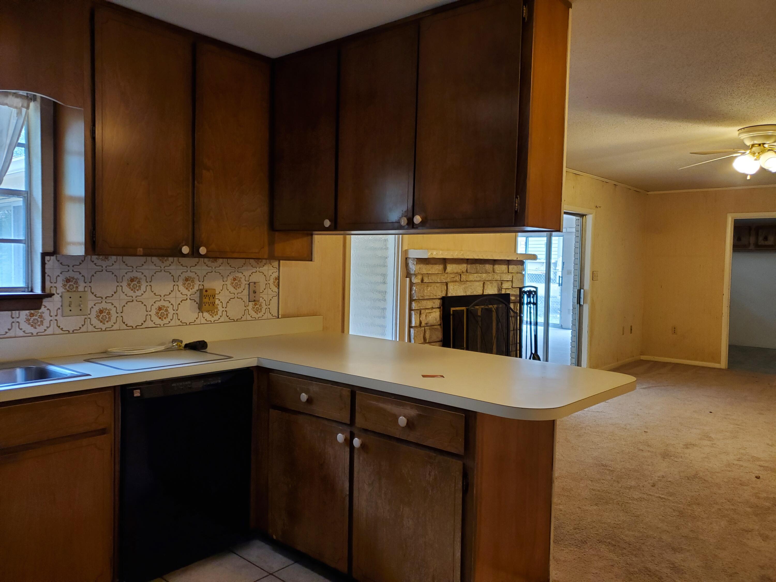 COUNTRY CLUB ESTATES - Residential