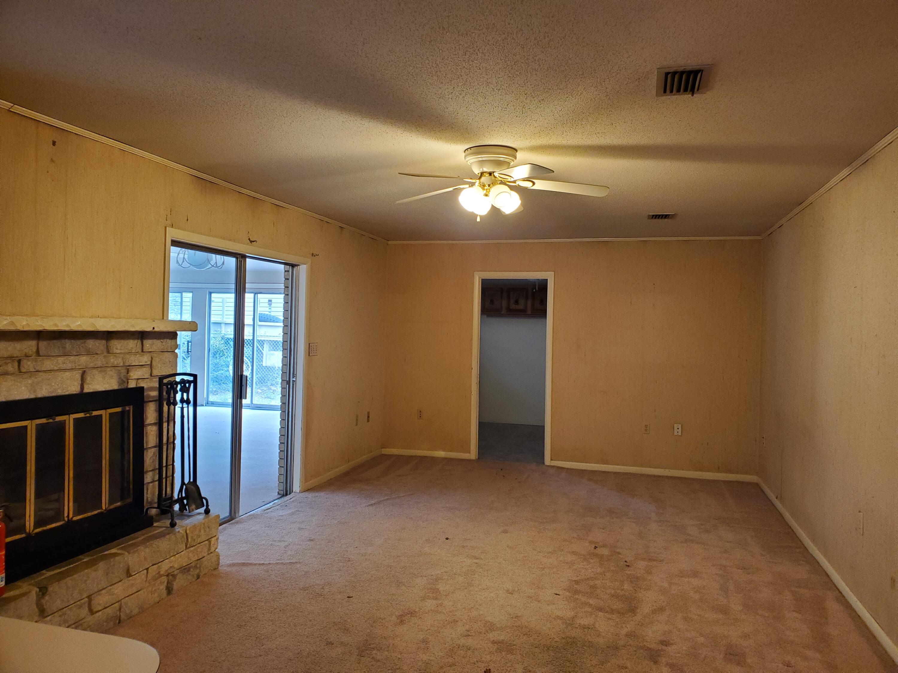 COUNTRY CLUB ESTATES - Residential