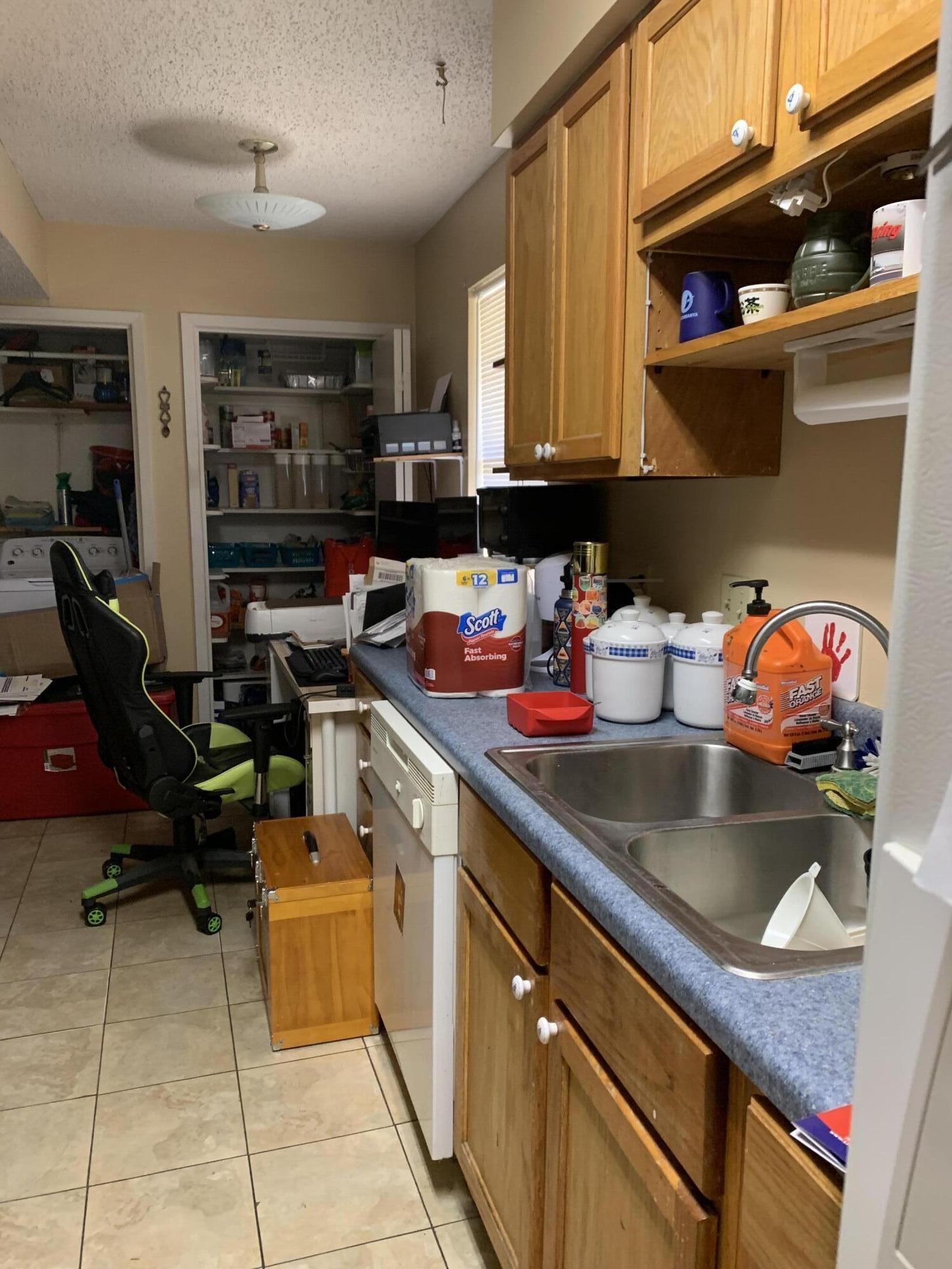 CAROL ANNE MANOR - Residential