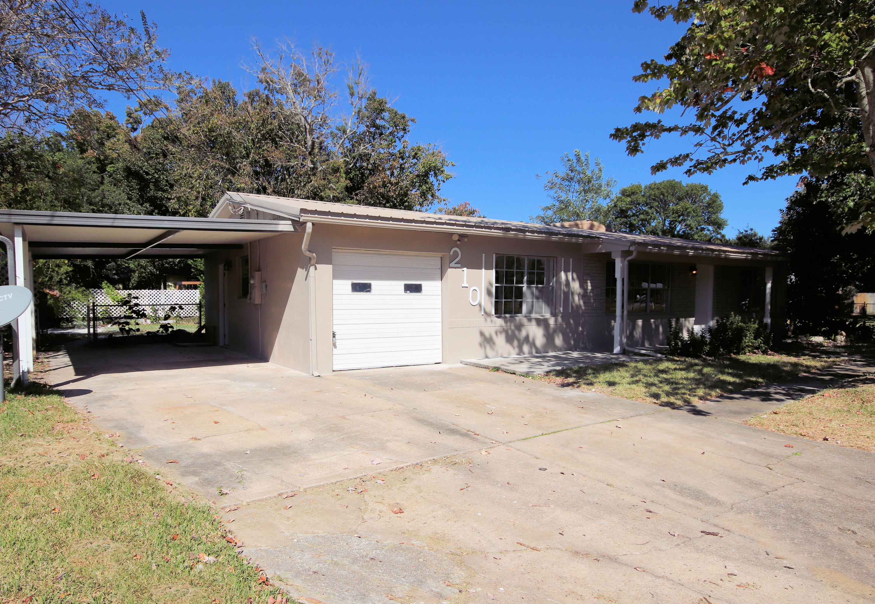 OAK TREE PARK - Residential