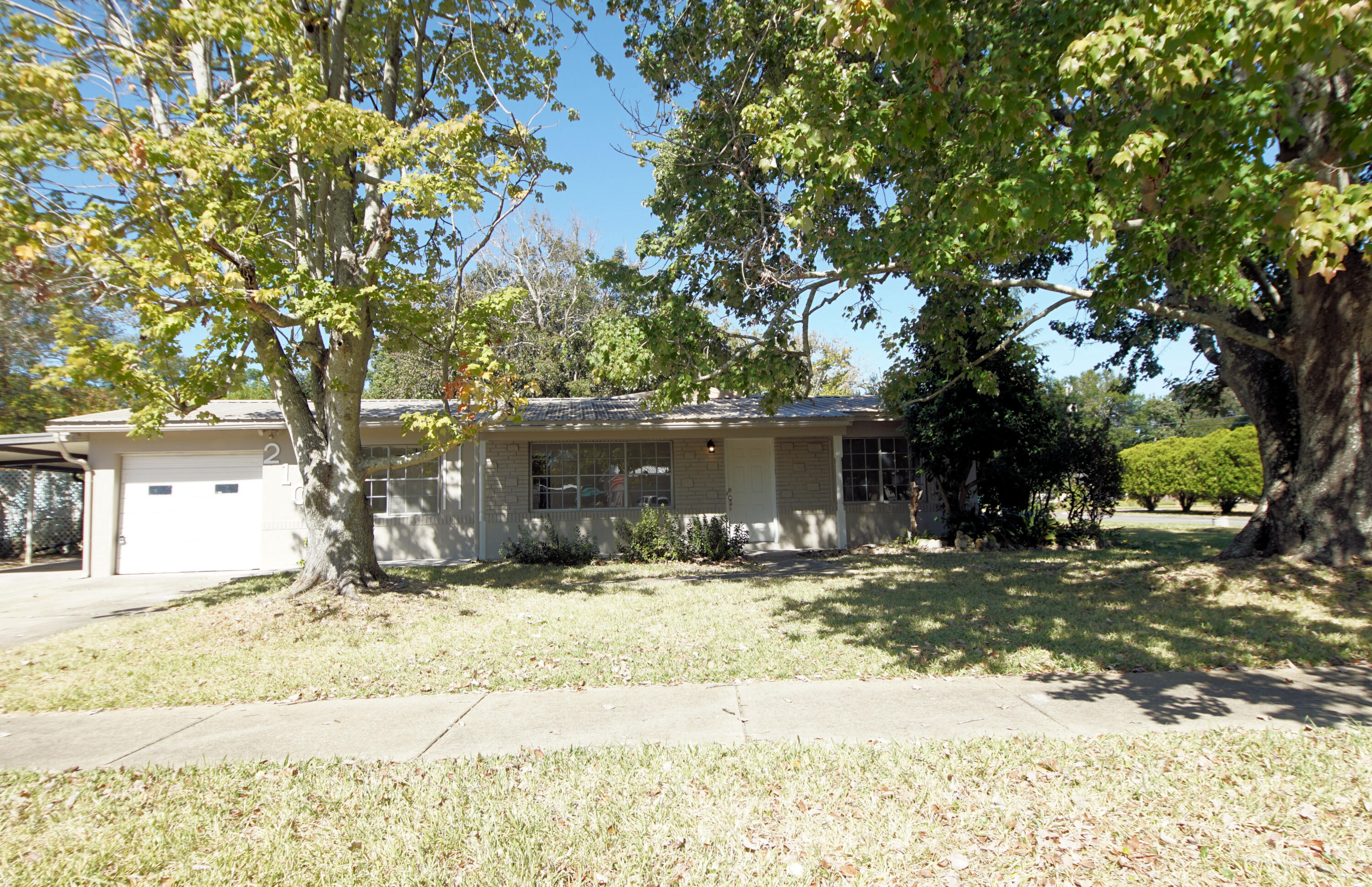 OAK TREE PARK - Residential