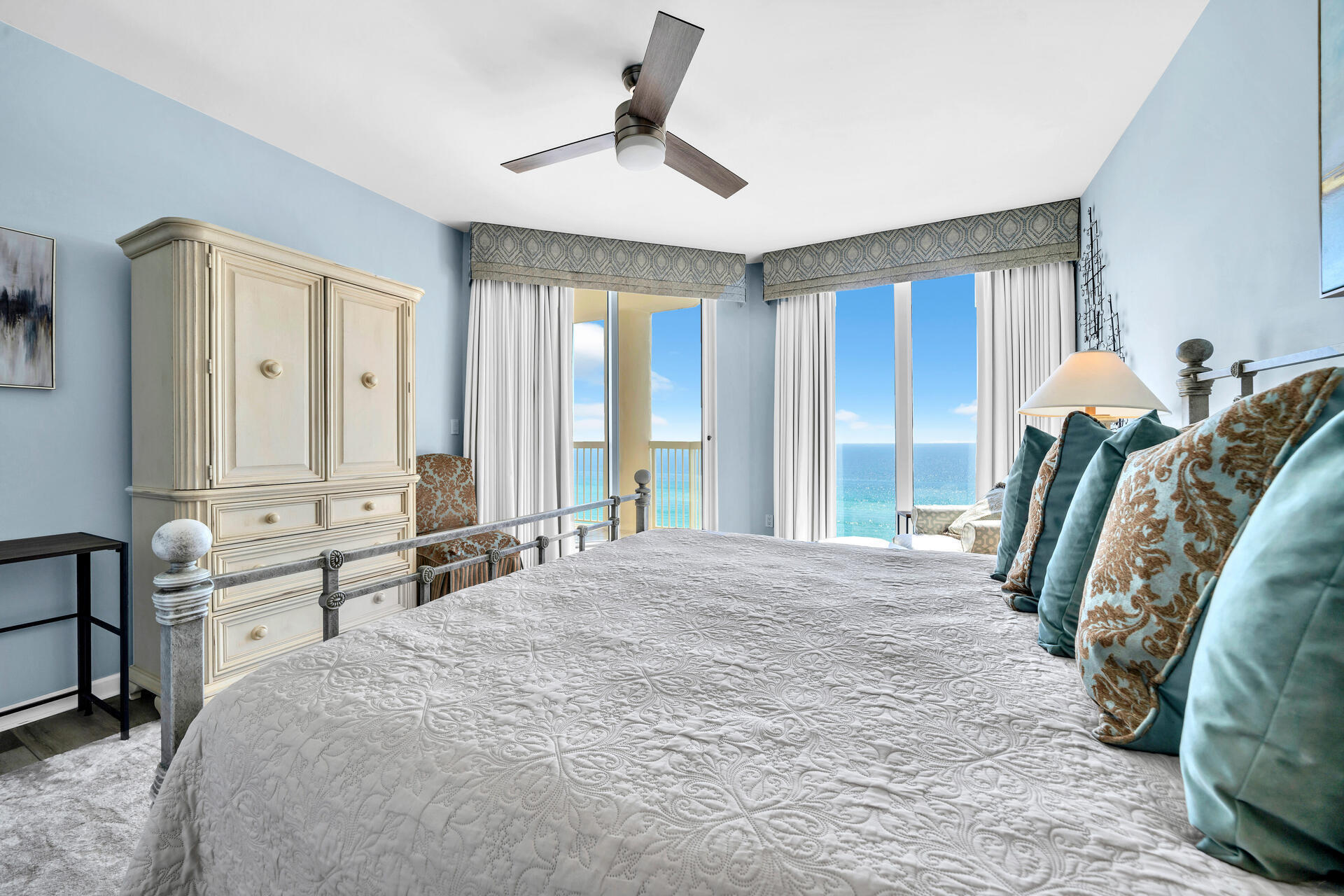 SILVER BEACH TOWERS - Residential