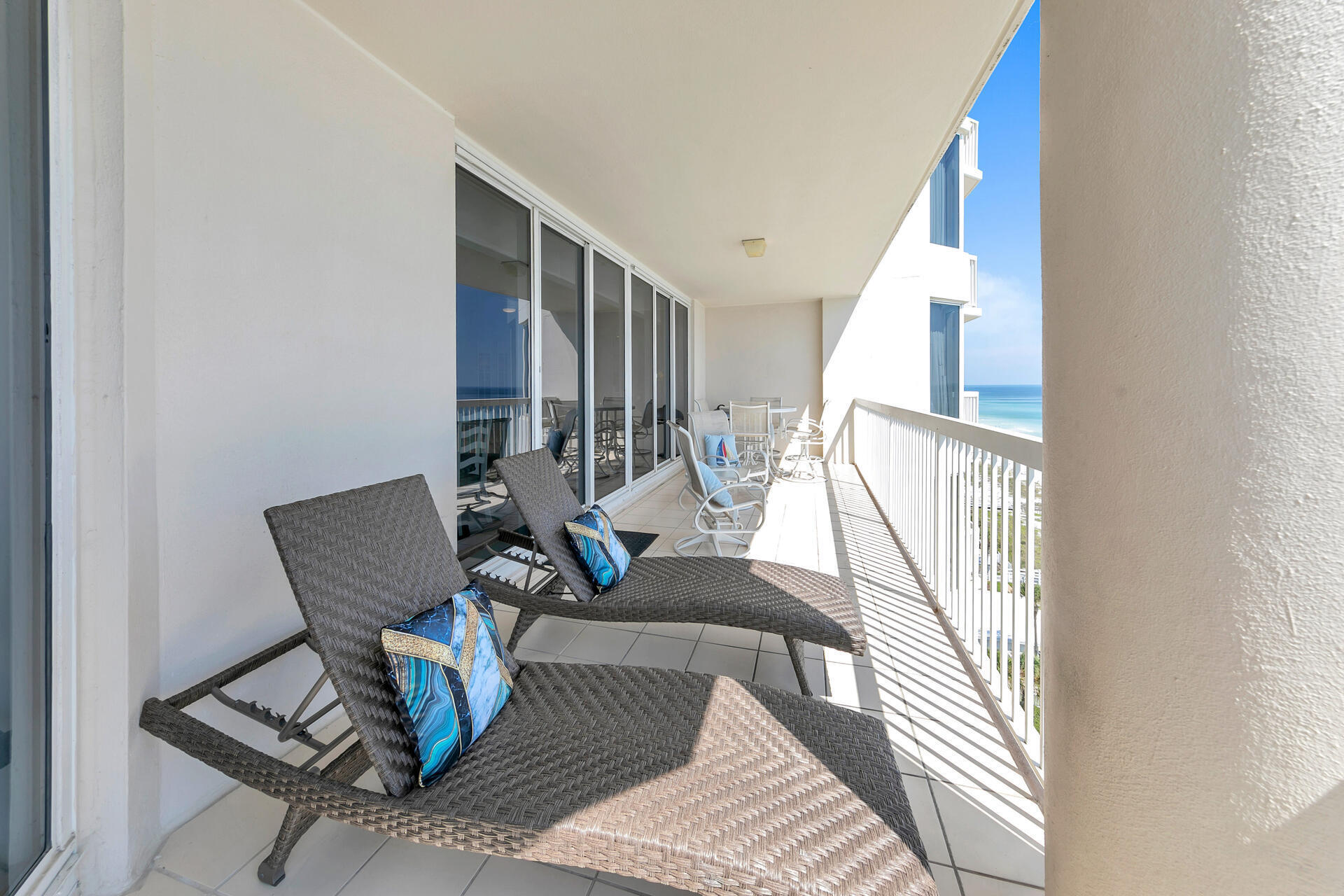SILVER BEACH TOWERS - Residential