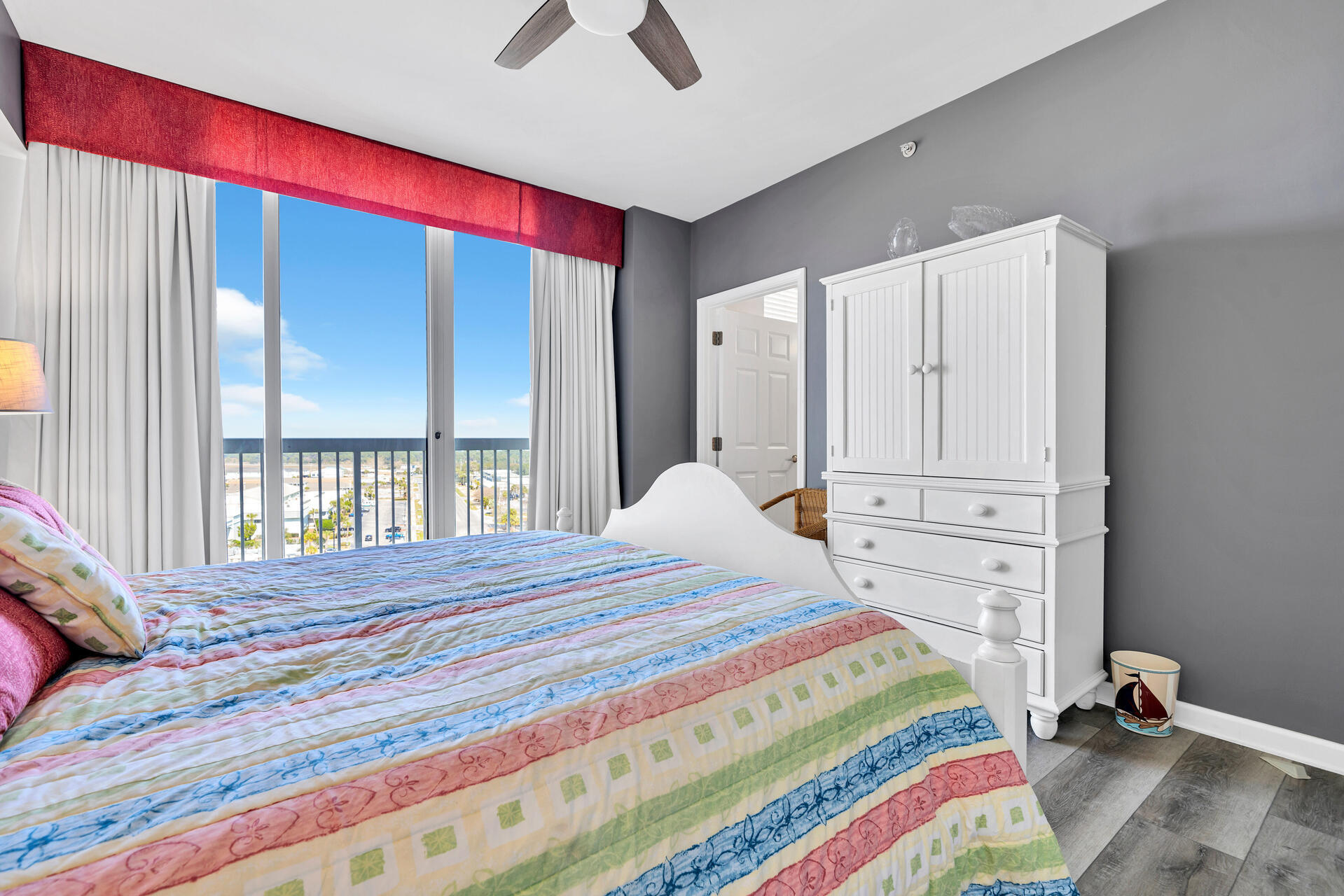 SILVER BEACH TOWERS - Residential