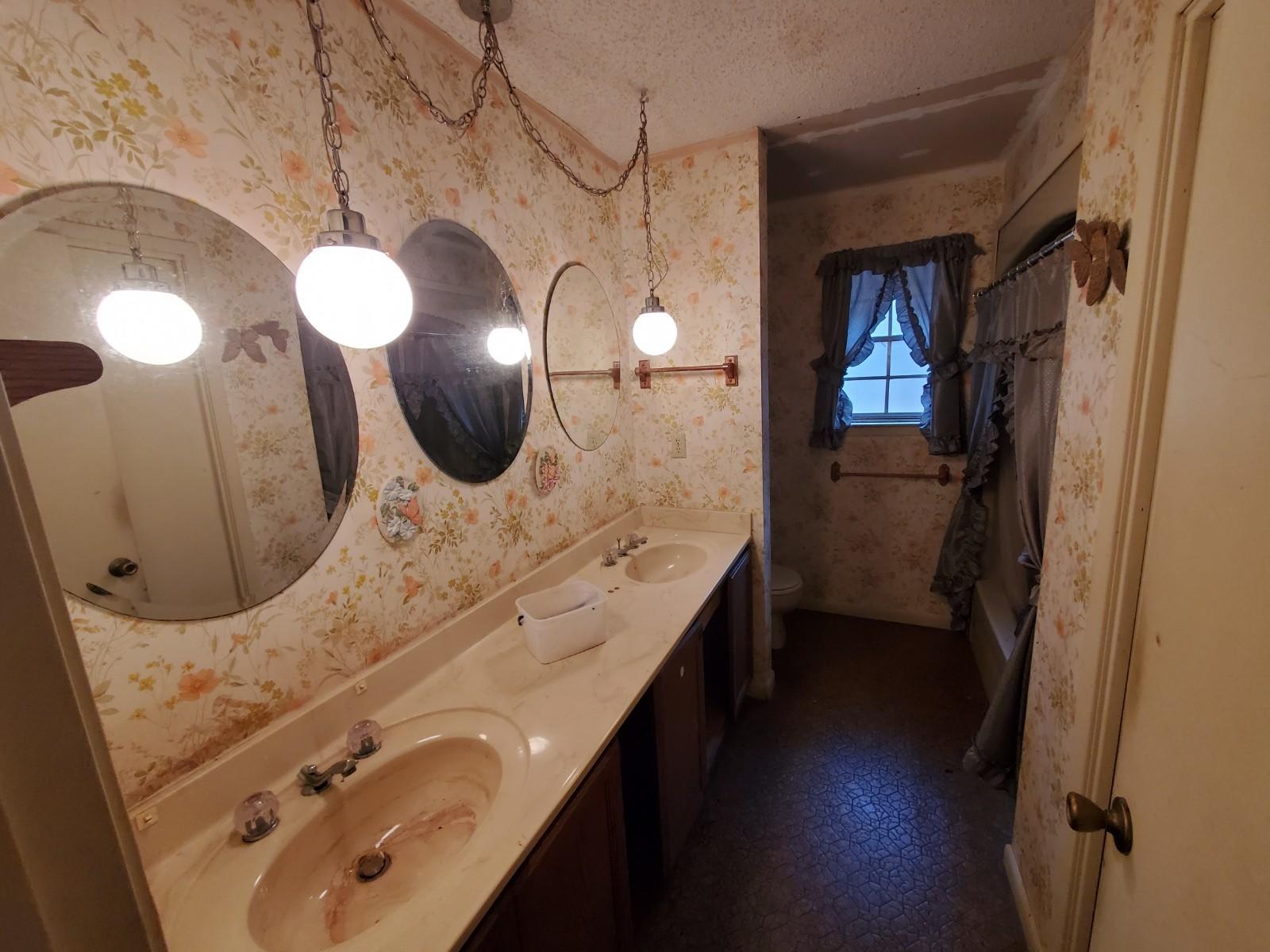 CRESTVIEW - Residential