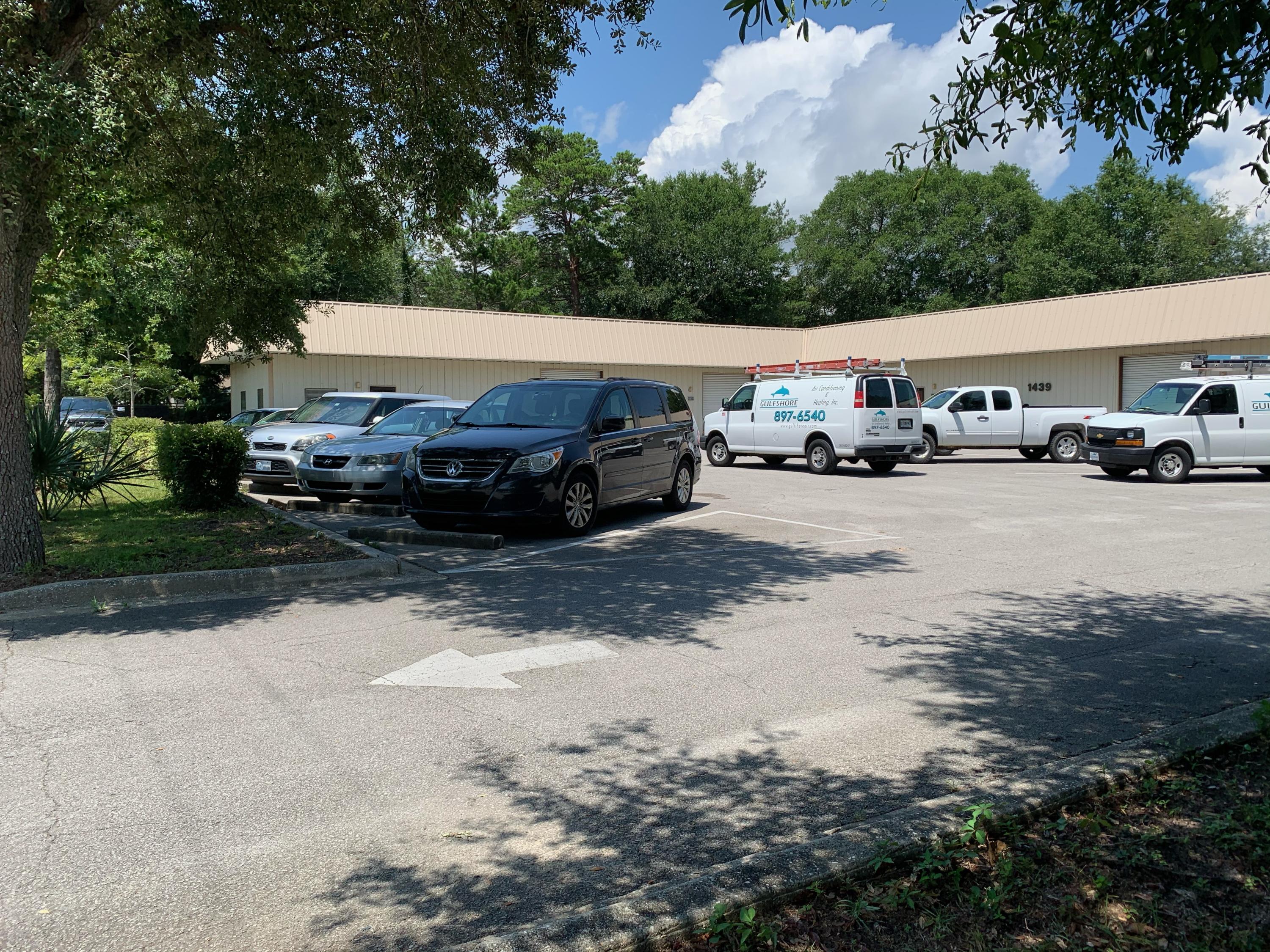 Highly desirable combination of an office and warehouse space in Niceville, FL. The office portion of the unit is 603 sqft and has two large offices and a restroom. The warehouse portion is 2097 sqft and has one roll up door and one restroom. The warehouse is well insulated and has a separate AC unit.