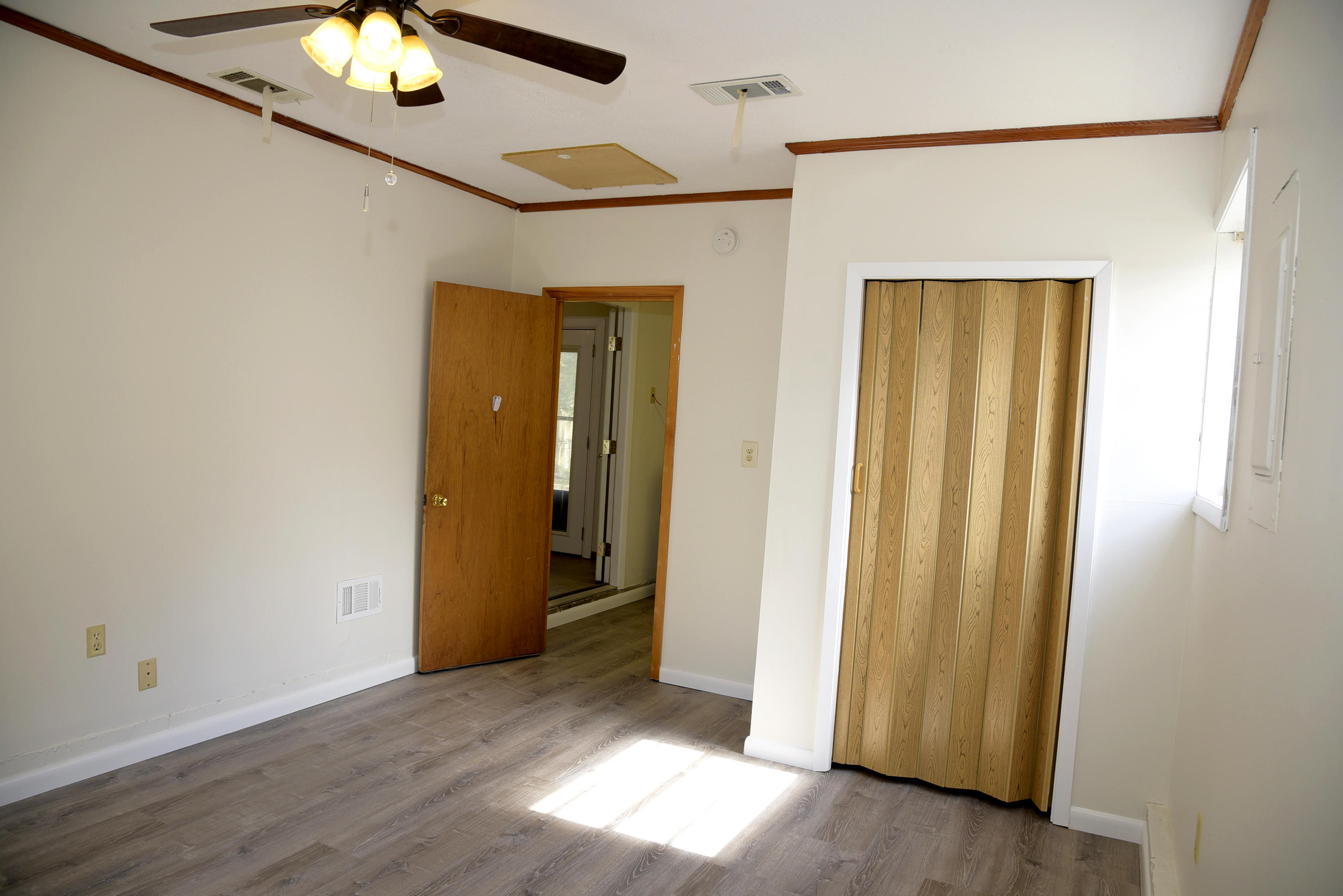 CAROL ANNE MANOR LOT 5 BLK D - Residential Lease