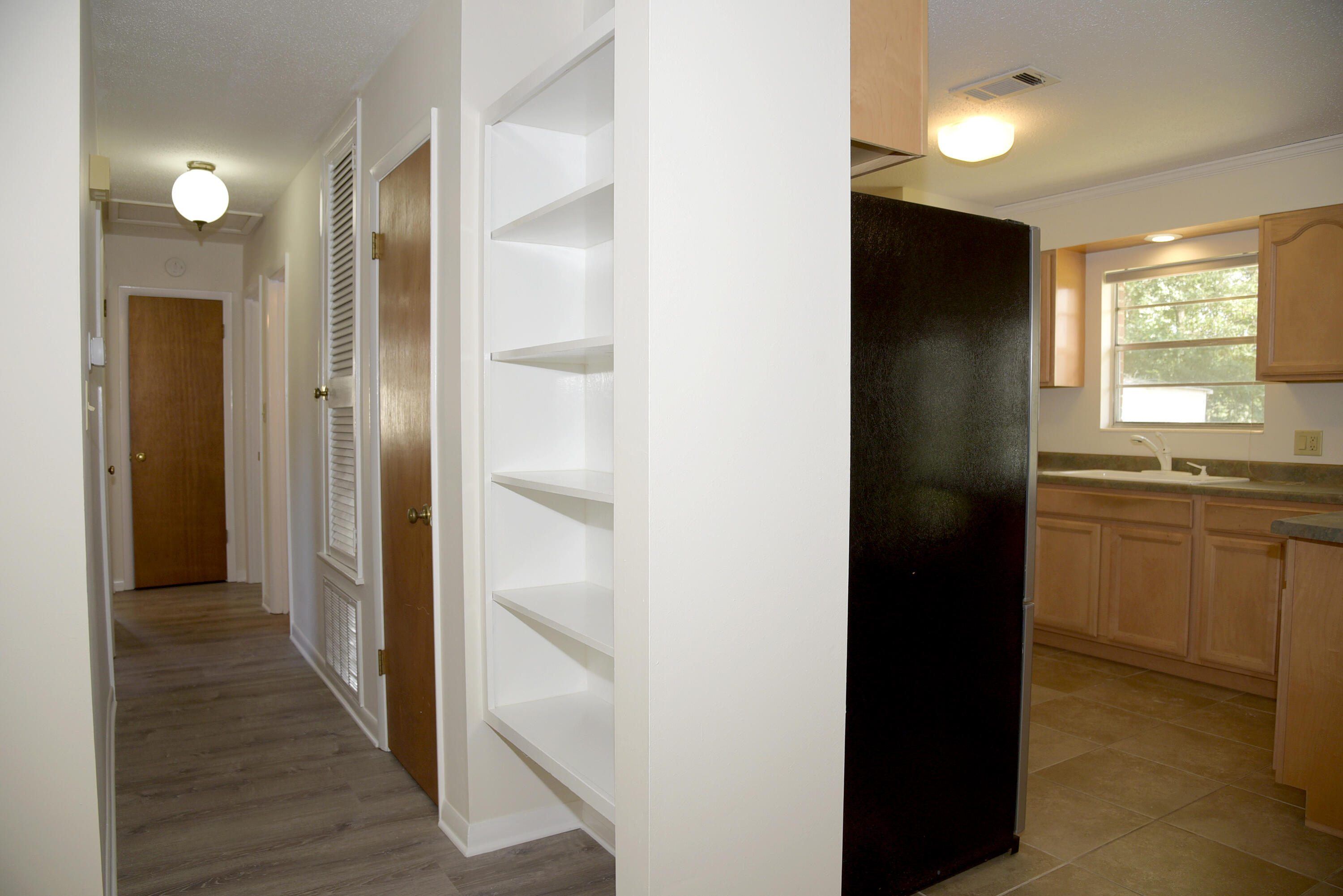 CAROL ANNE MANOR LOT 5 BLK D - Residential Lease