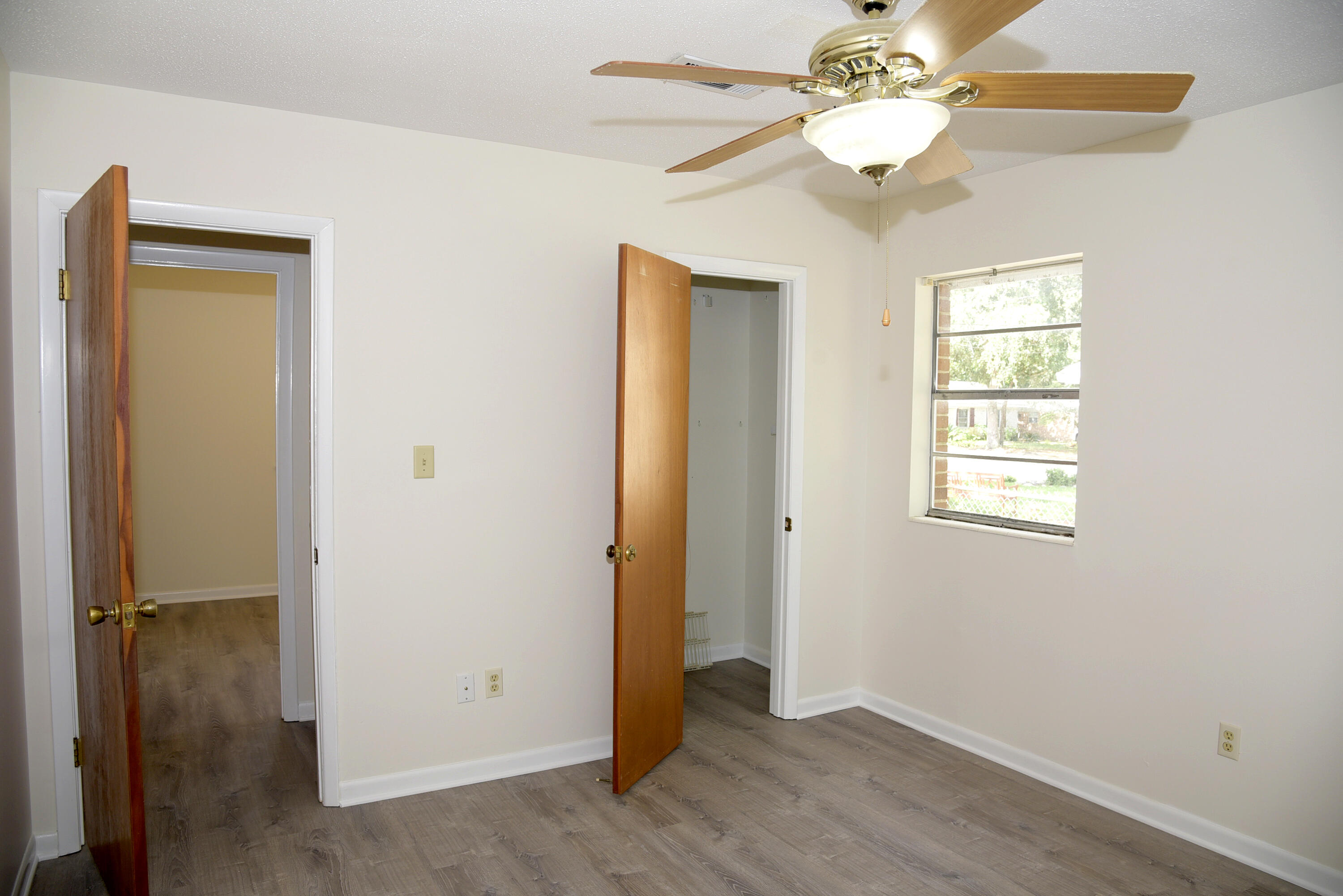 CAROL ANNE MANOR LOT 5 BLK D - Residential Lease