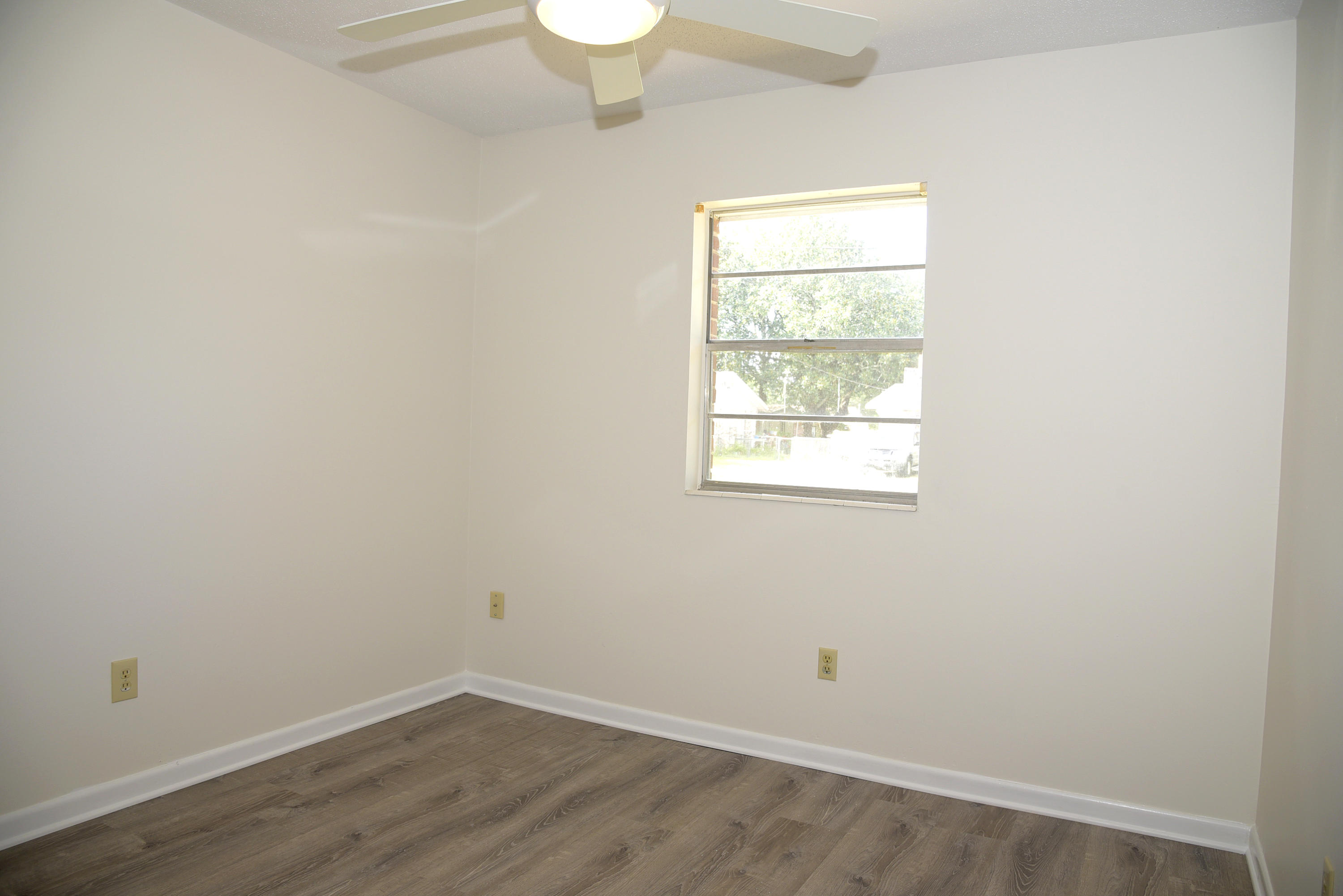 CAROL ANNE MANOR LOT 5 BLK D - Residential Lease