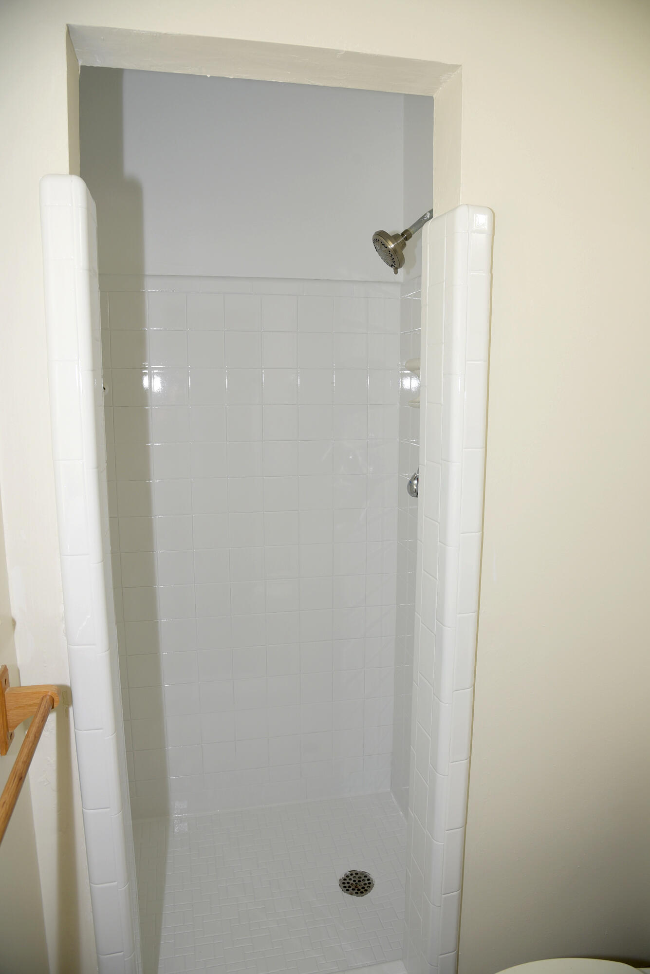 CAROL ANNE MANOR LOT 5 BLK D - Residential Lease