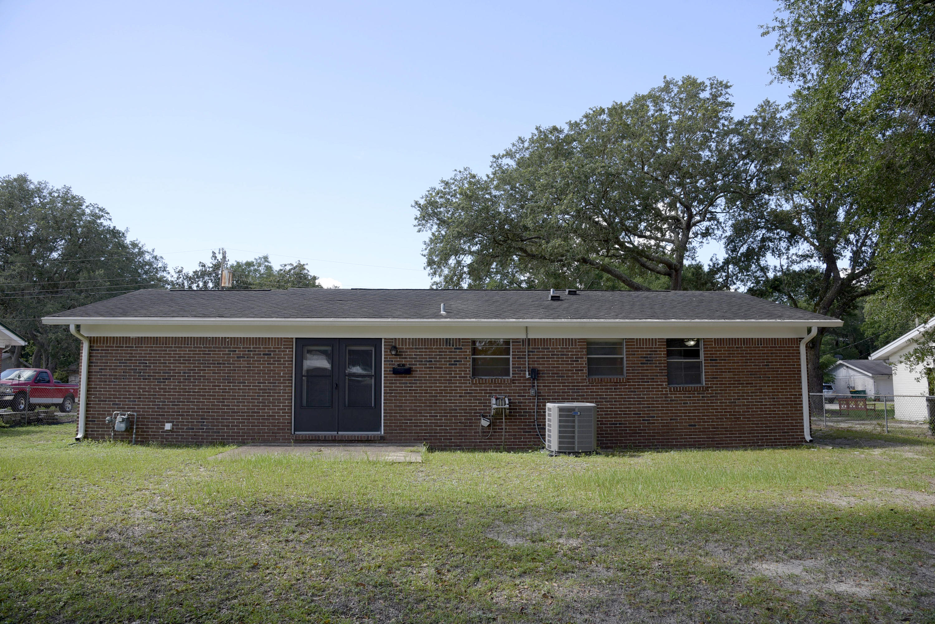 CAROL ANNE MANOR LOT 5 BLK D - Residential Lease