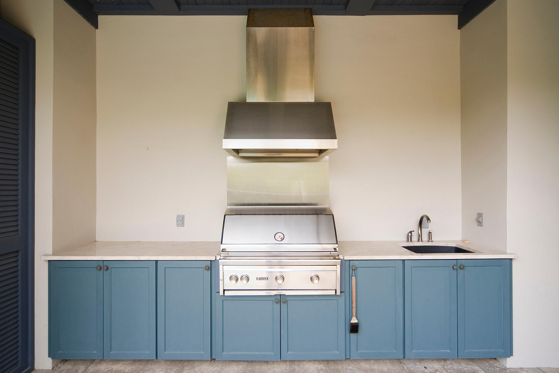 RETREAT THE - Residential