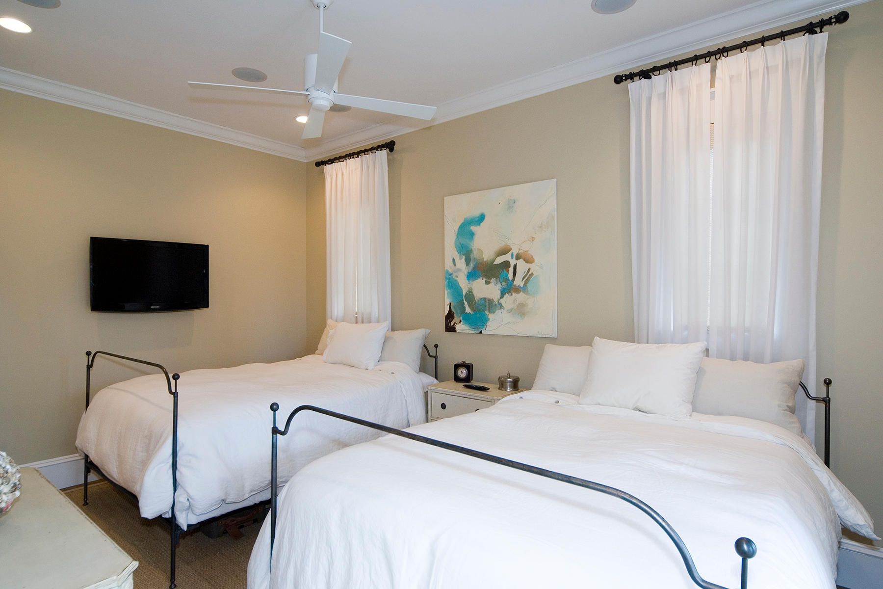 RETREAT THE - Residential