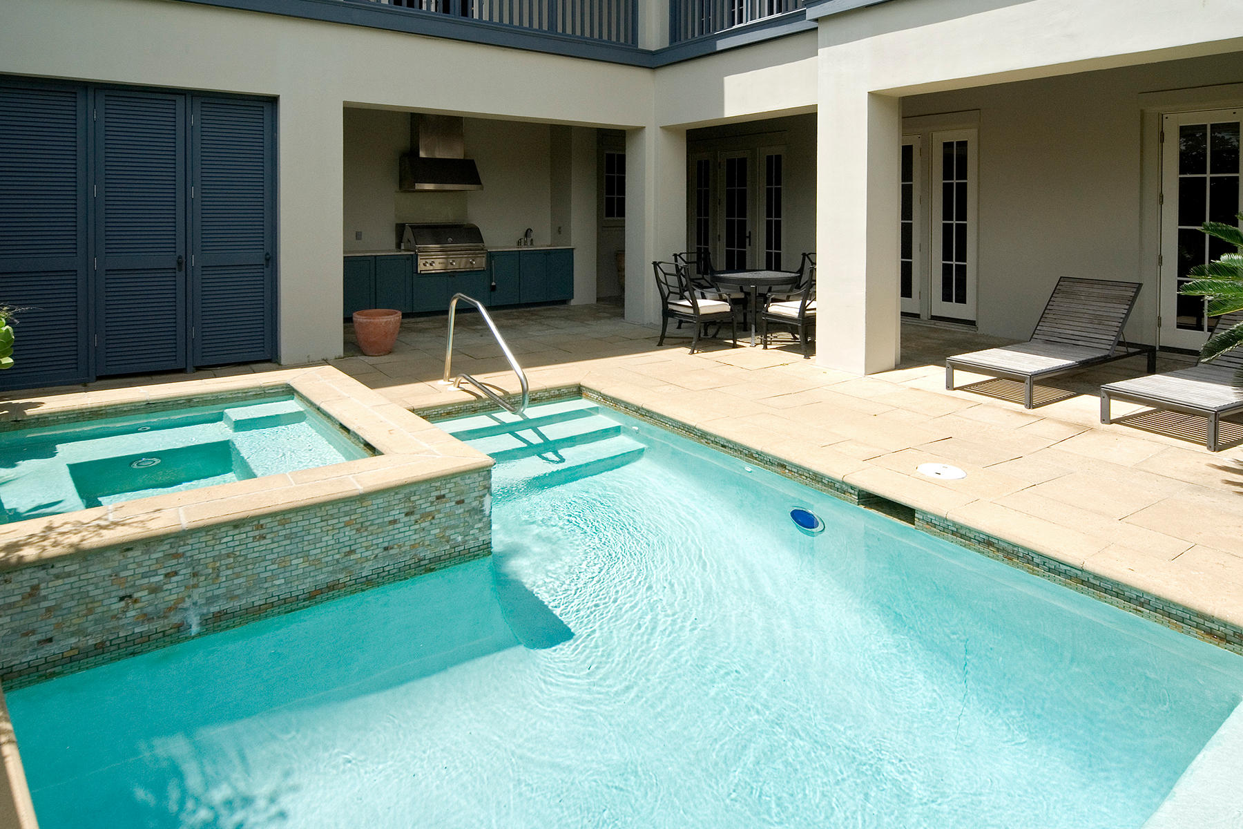RETREAT THE - Residential
