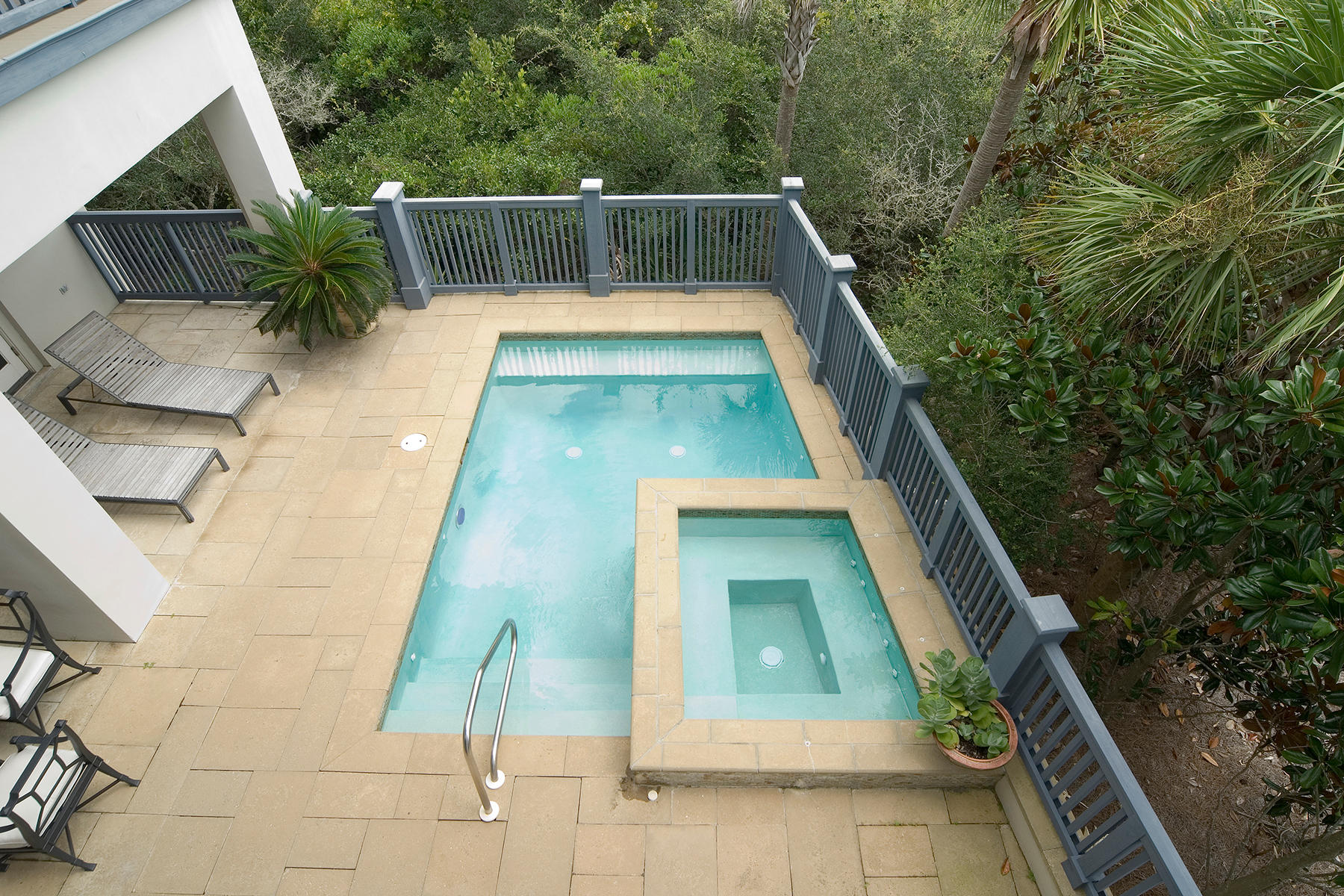 RETREAT THE - Residential