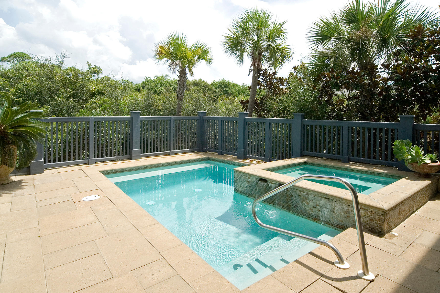 RETREAT THE - Residential