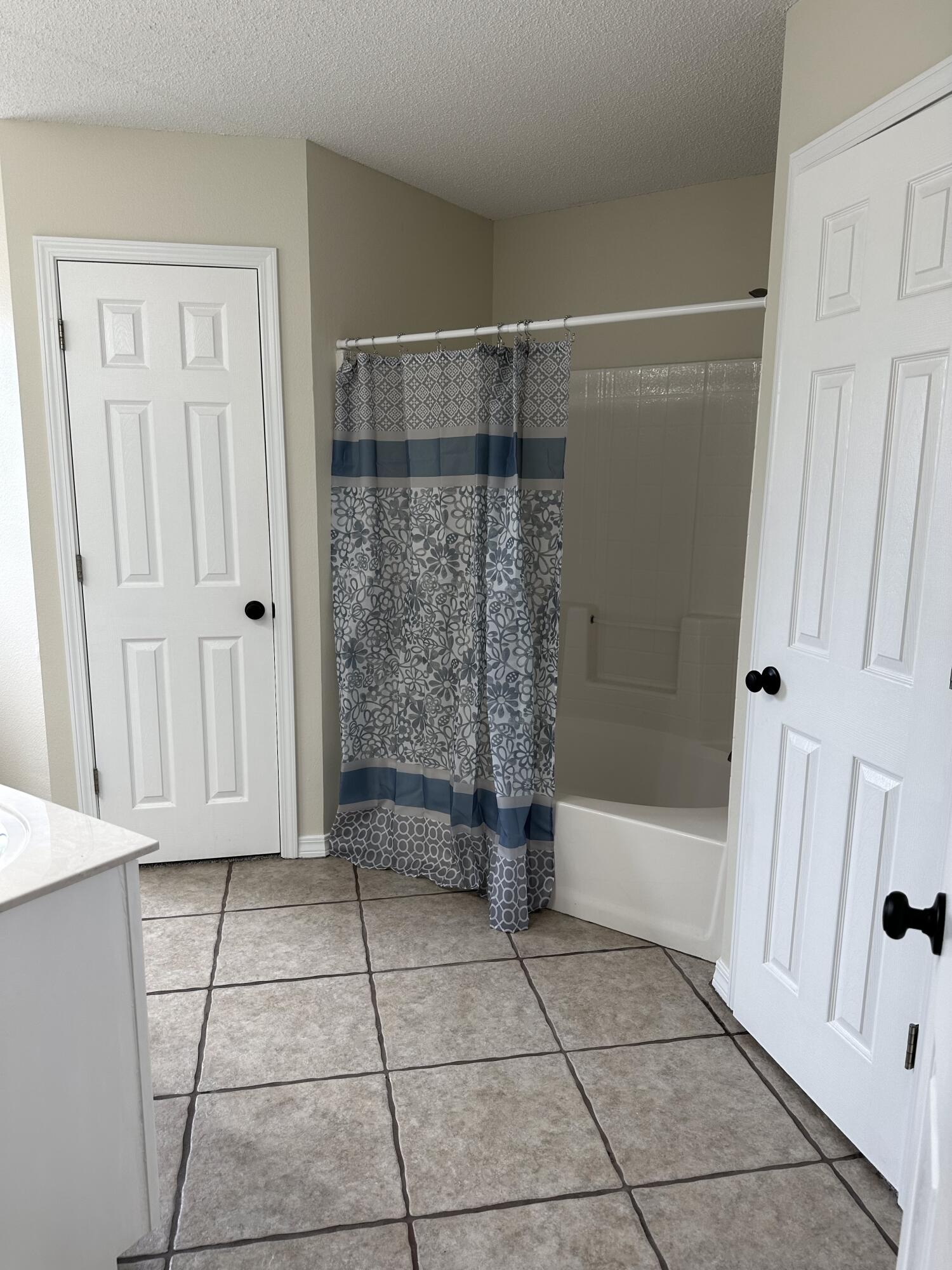 HIDDEN SHORES - Residential