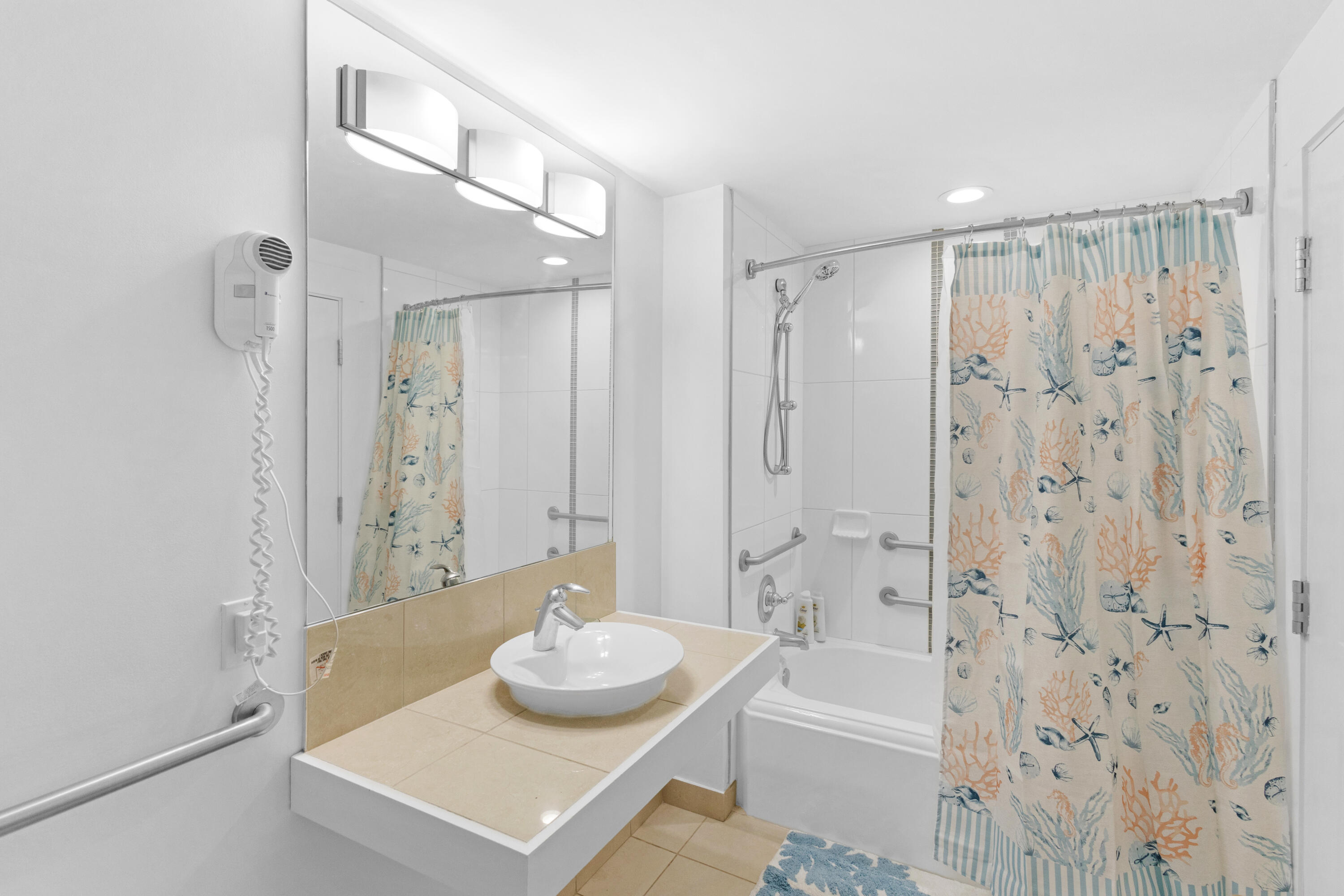 BAHIA CONDO - Residential