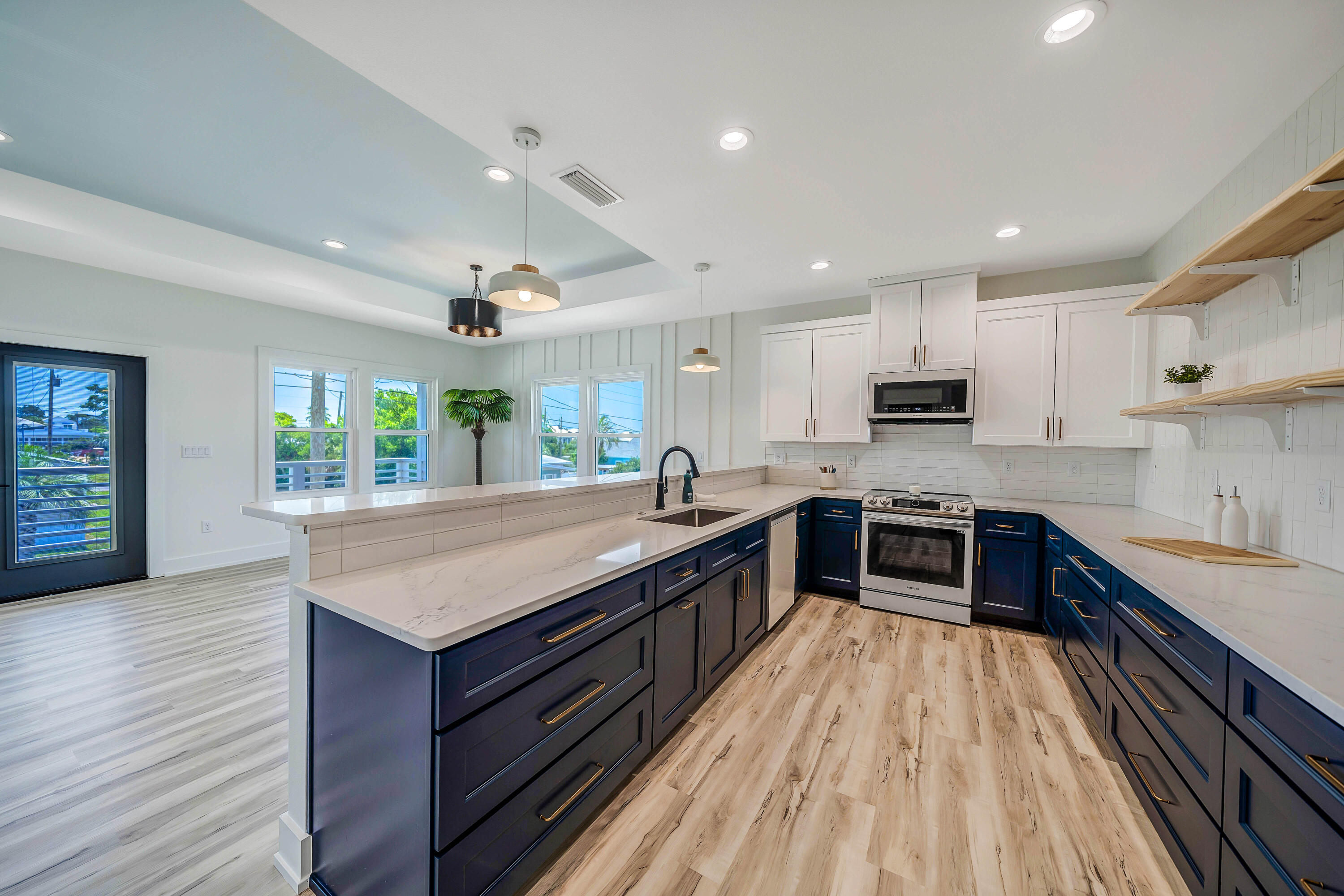 LAGUNA BEACH - Residential