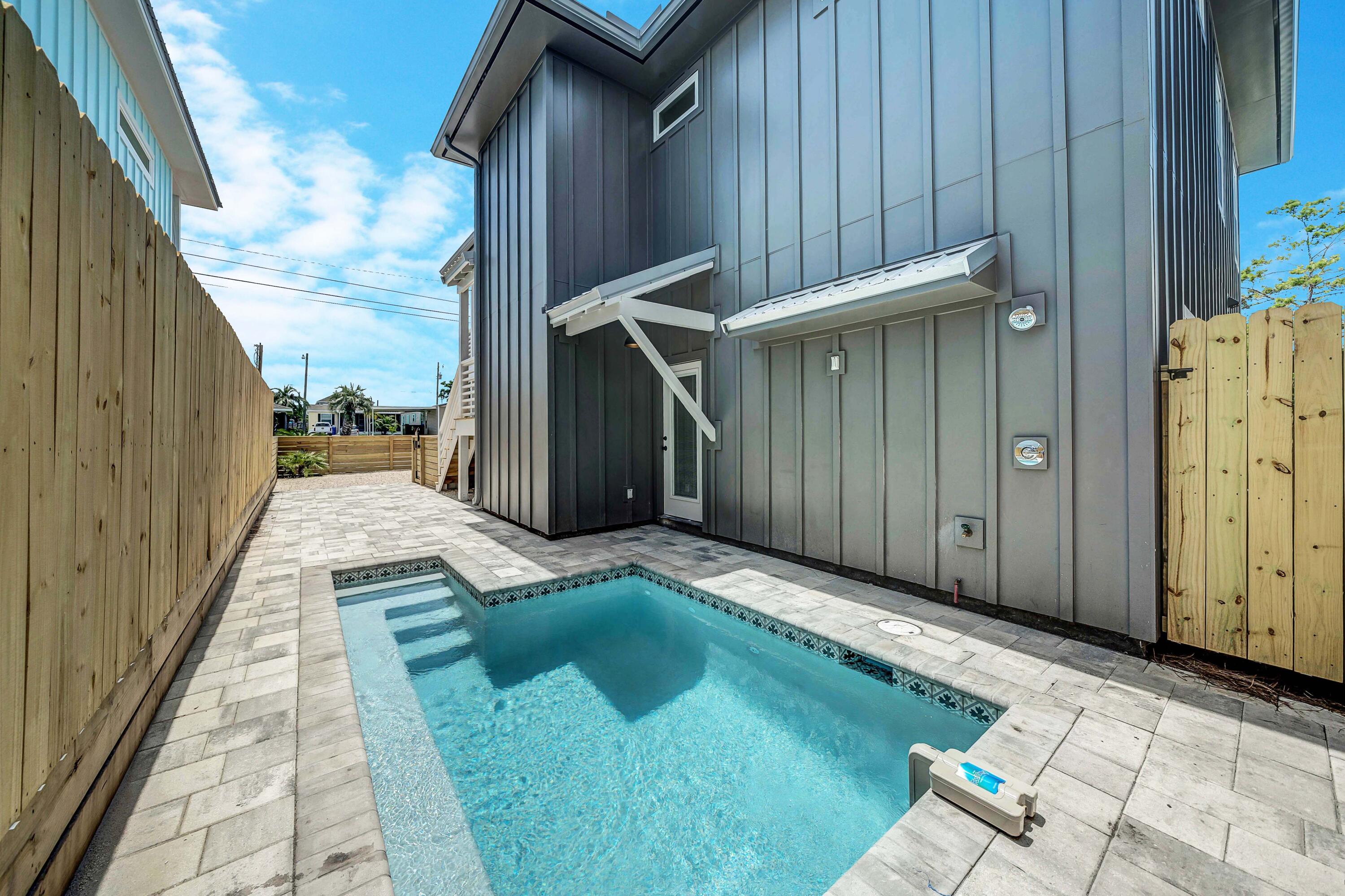 LAGUNA BEACH - Residential