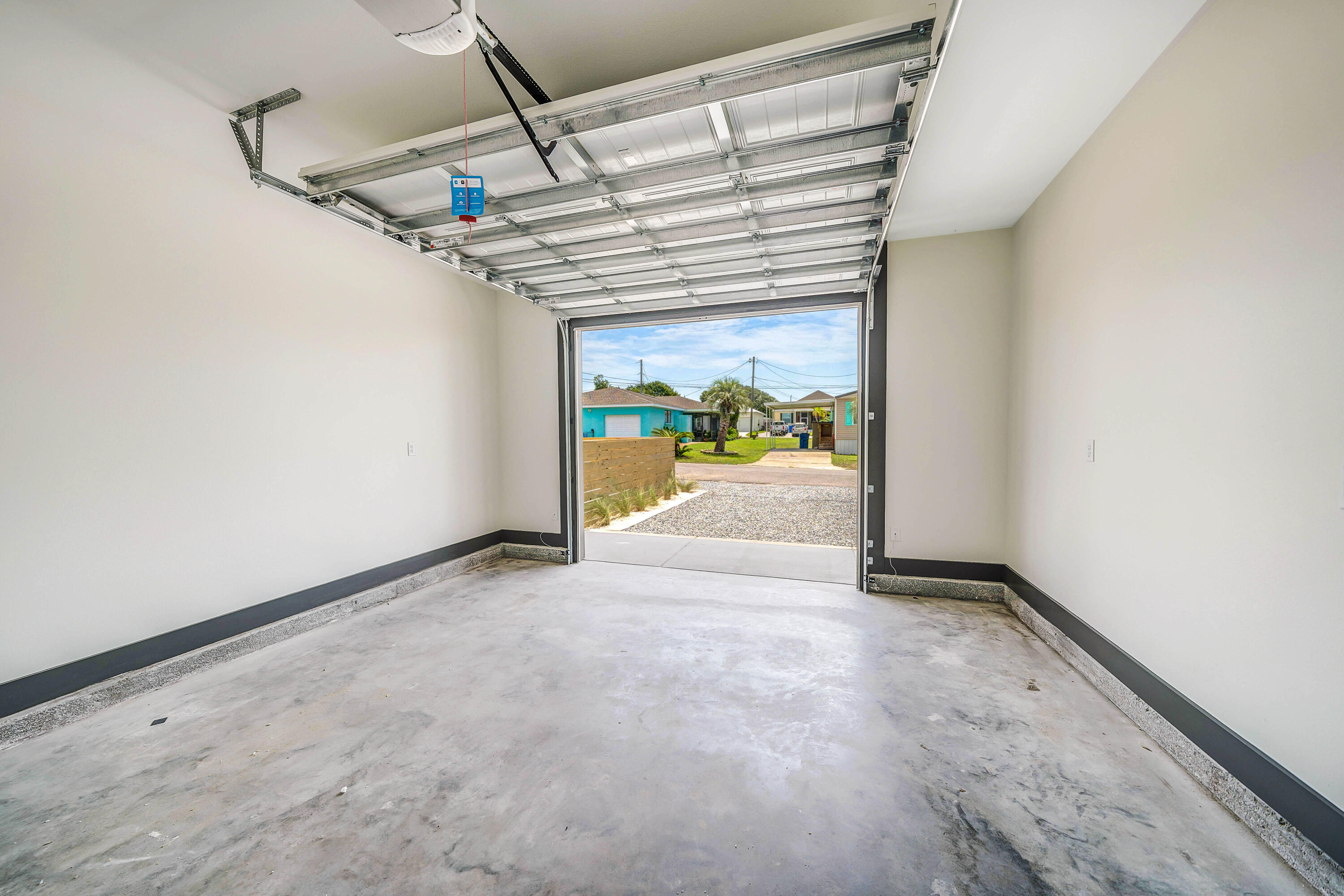 LAGUNA BEACH - Residential