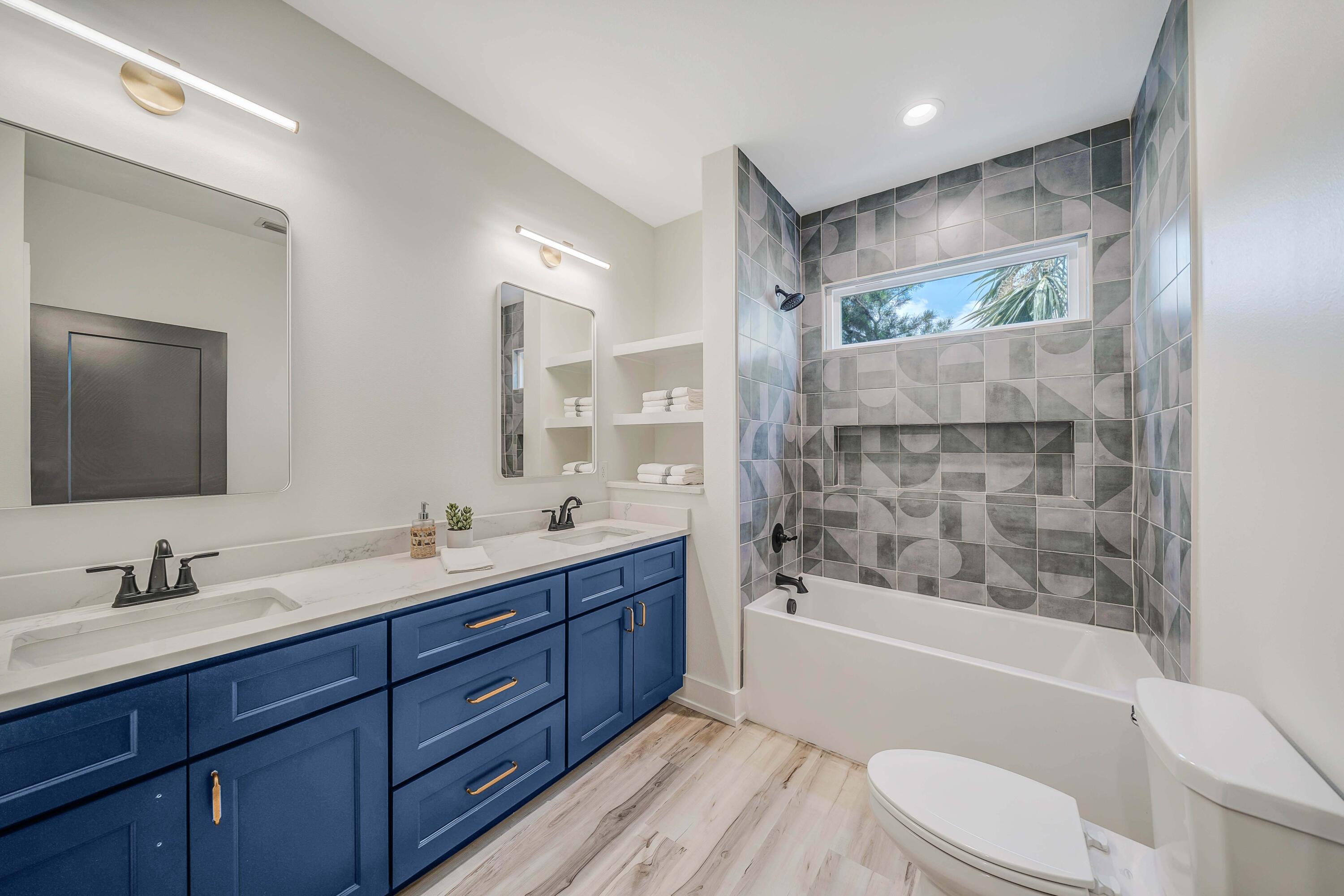 LAGUNA BEACH - Residential