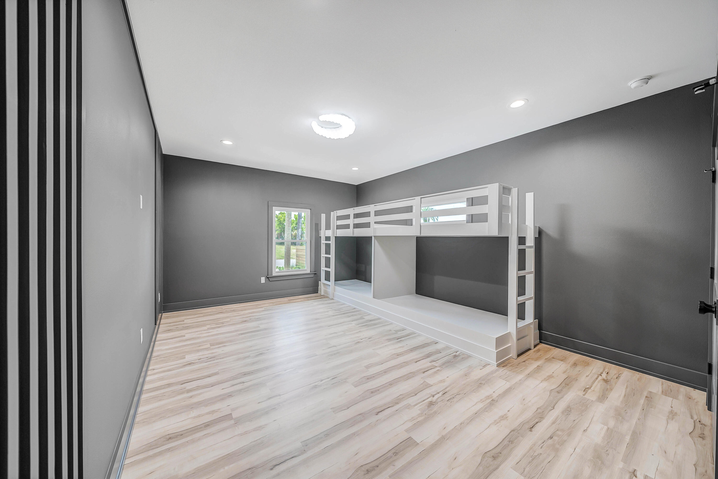 LAGUNA BEACH - Residential