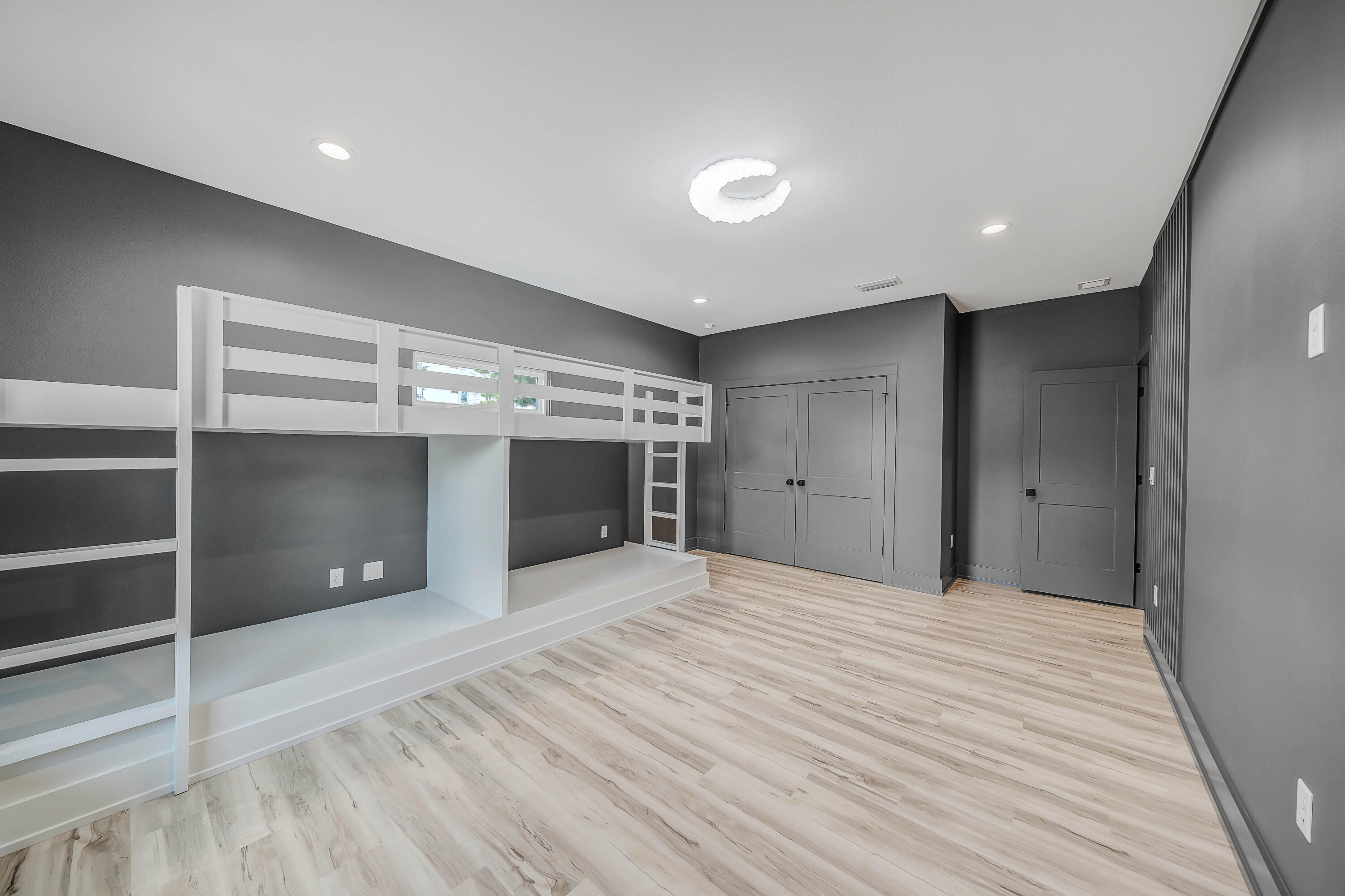 LAGUNA BEACH - Residential