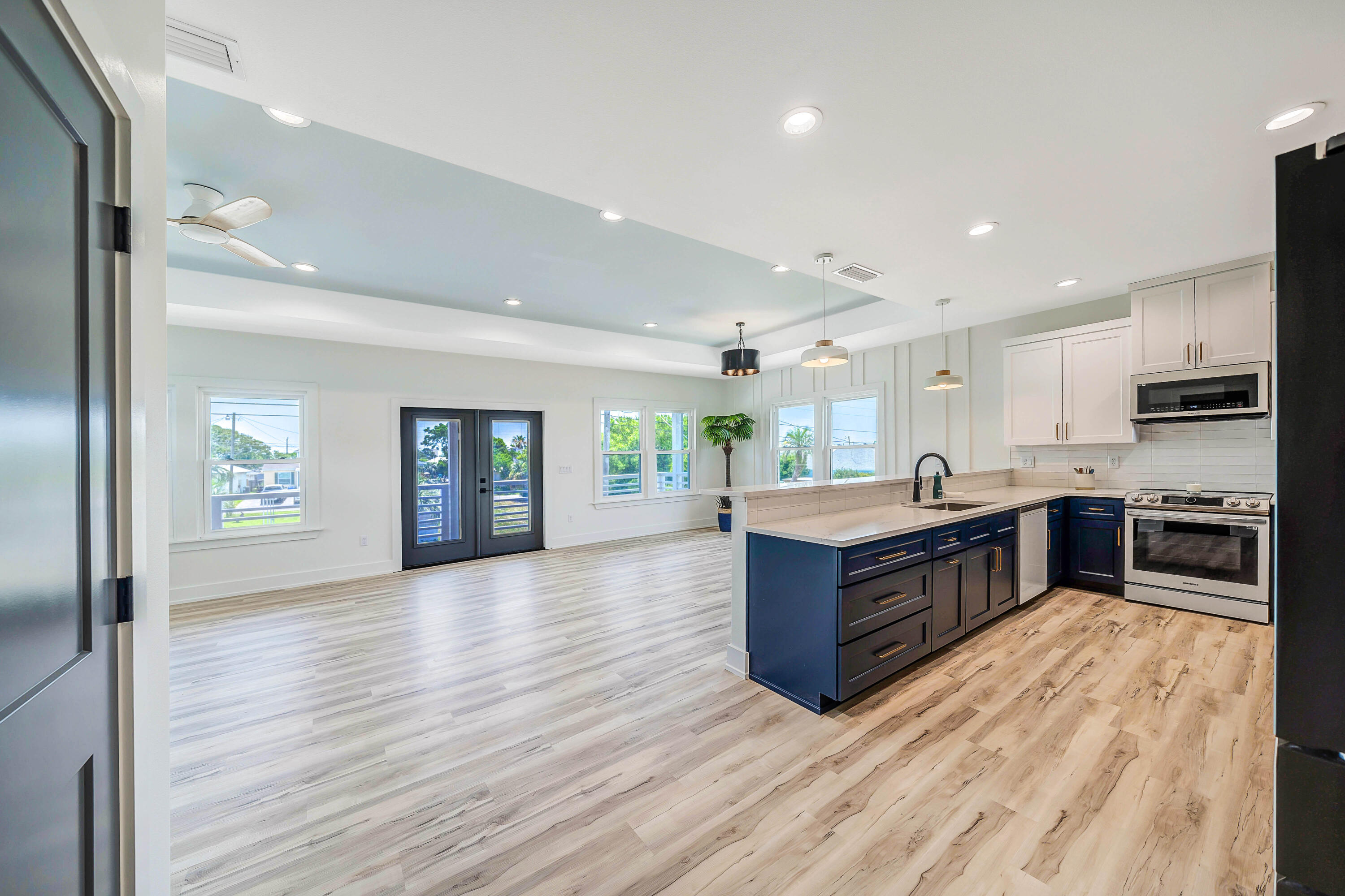 LAGUNA BEACH - Residential