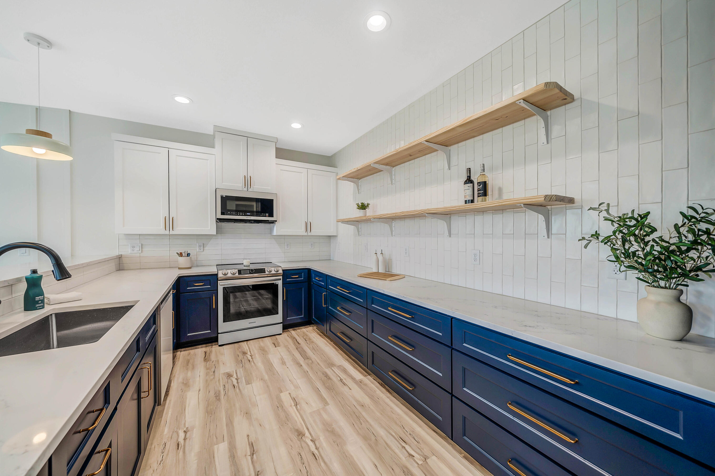 LAGUNA BEACH - Residential