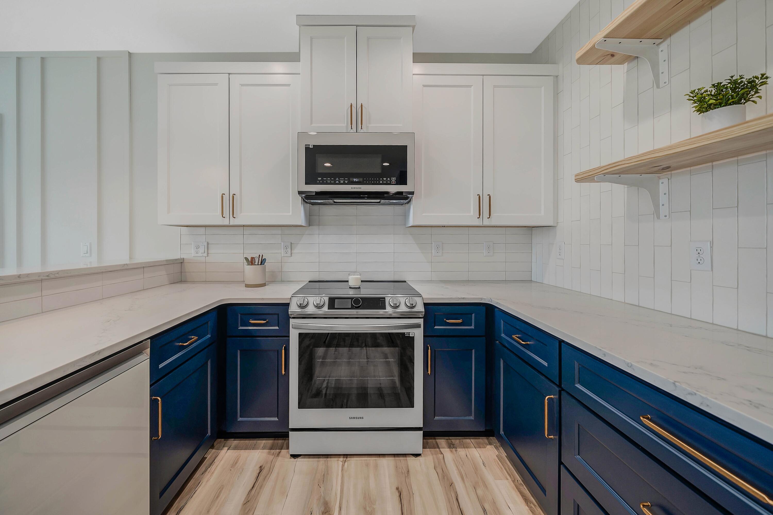 LAGUNA BEACH - Residential