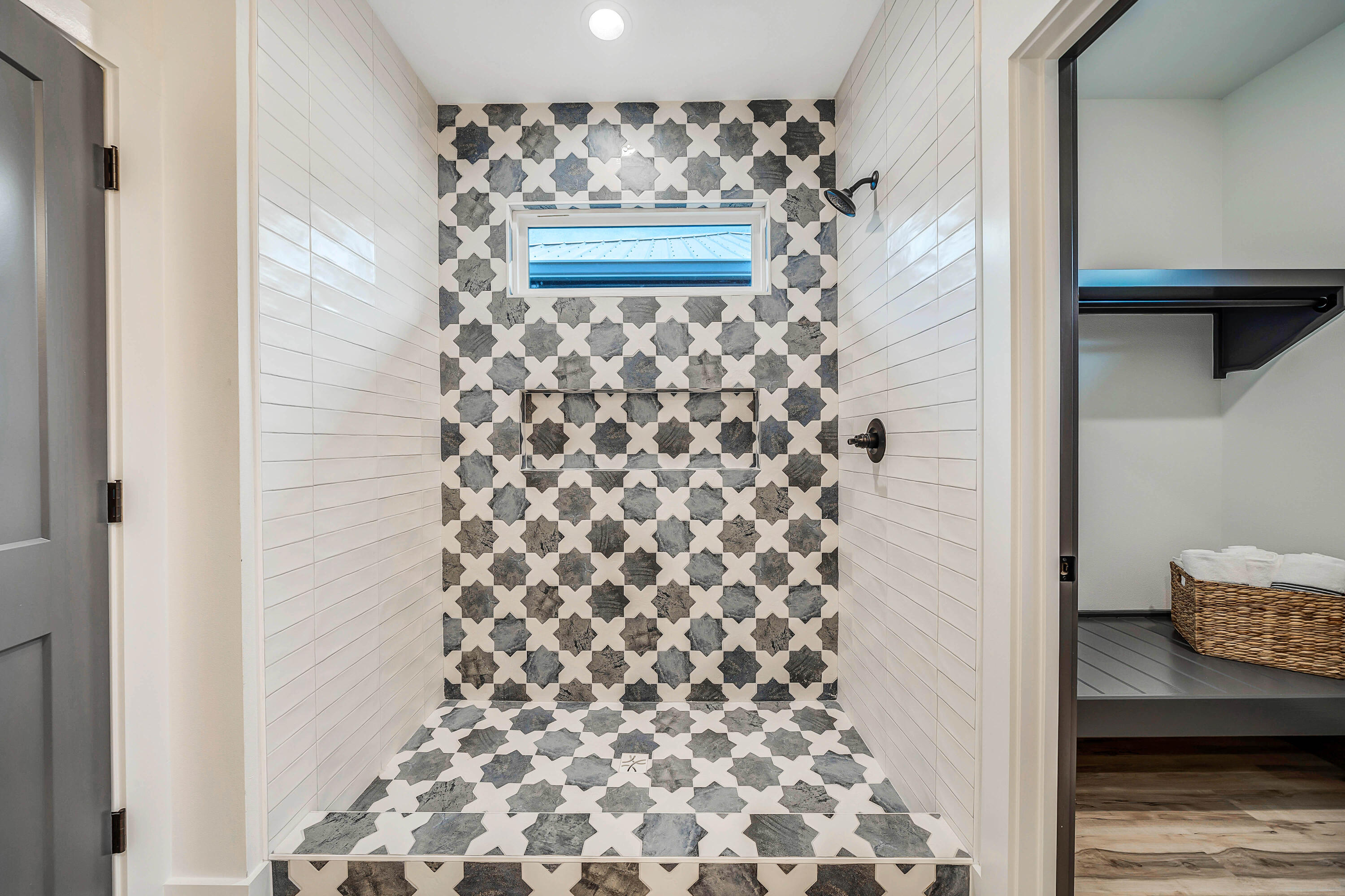 LAGUNA BEACH - Residential