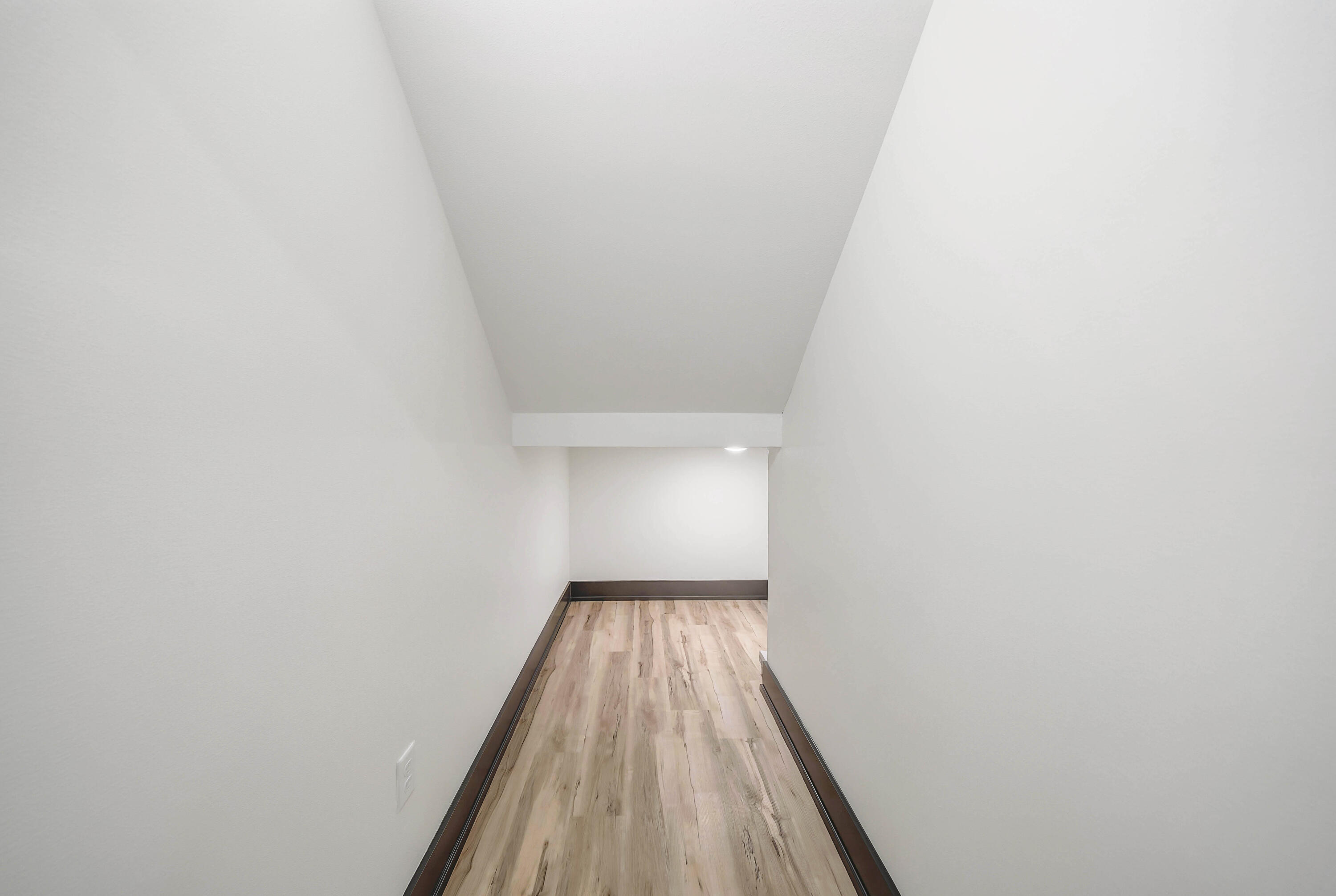 LAGUNA BEACH - Residential