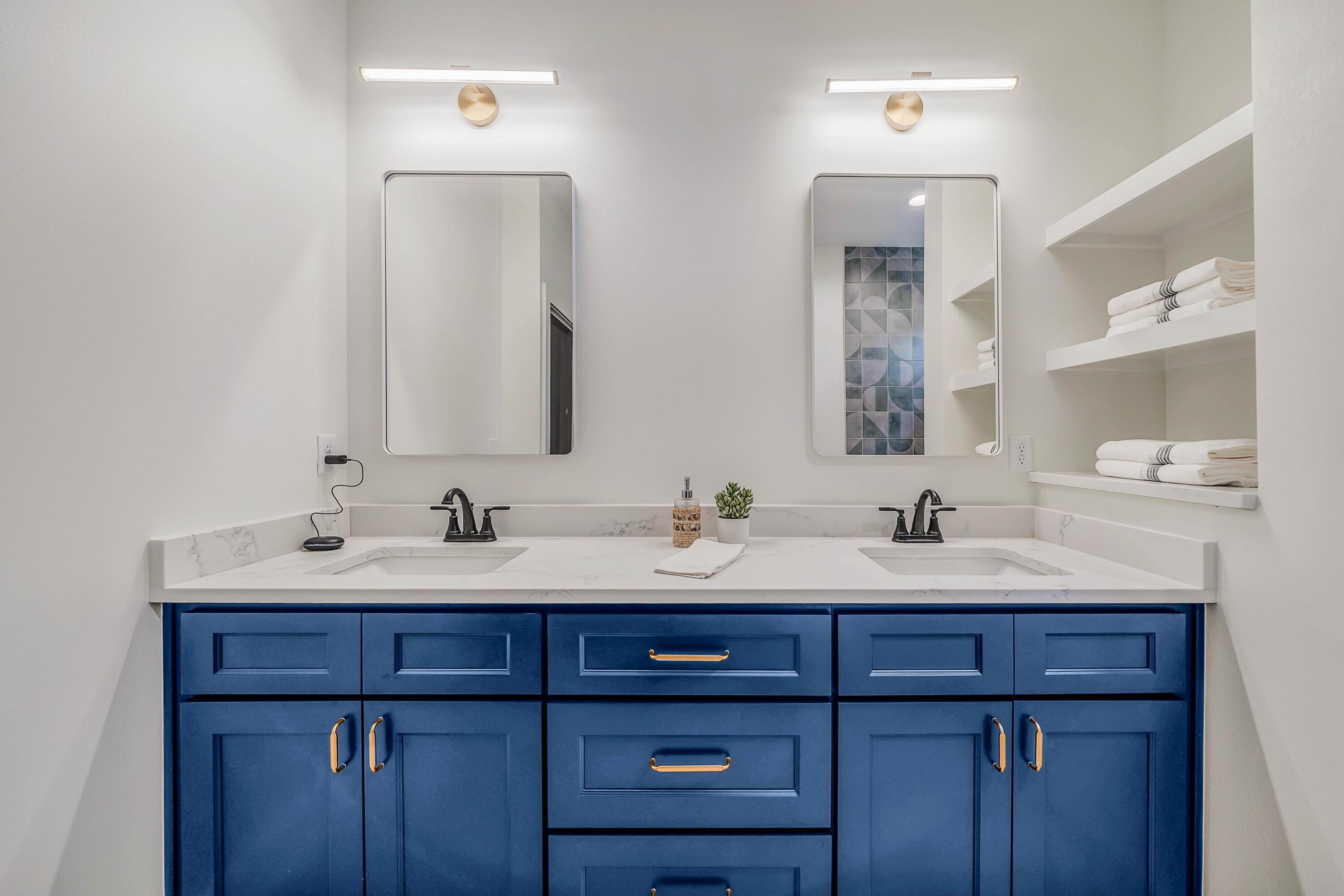 LAGUNA BEACH - Residential