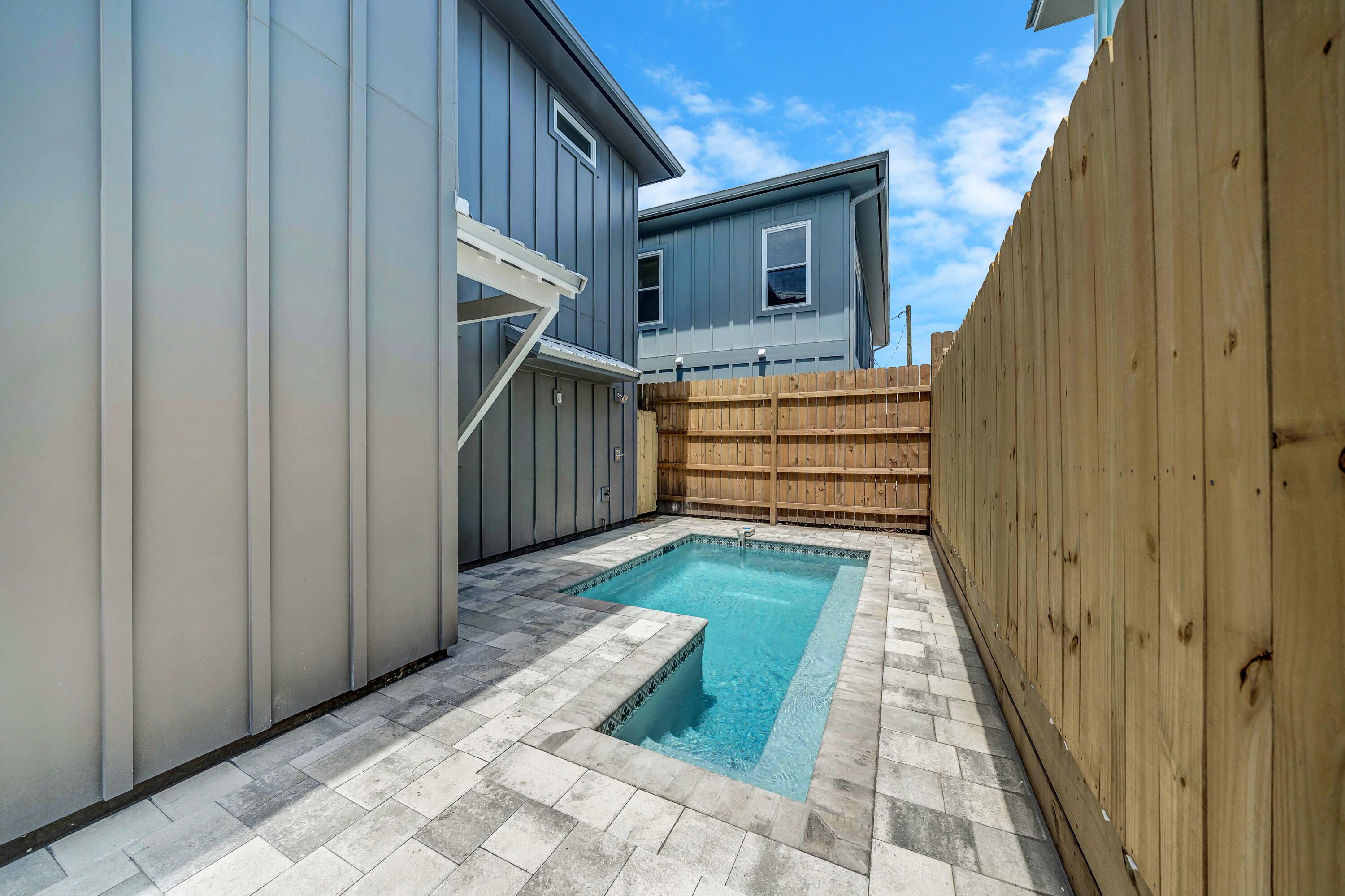 LAGUNA BEACH - Residential