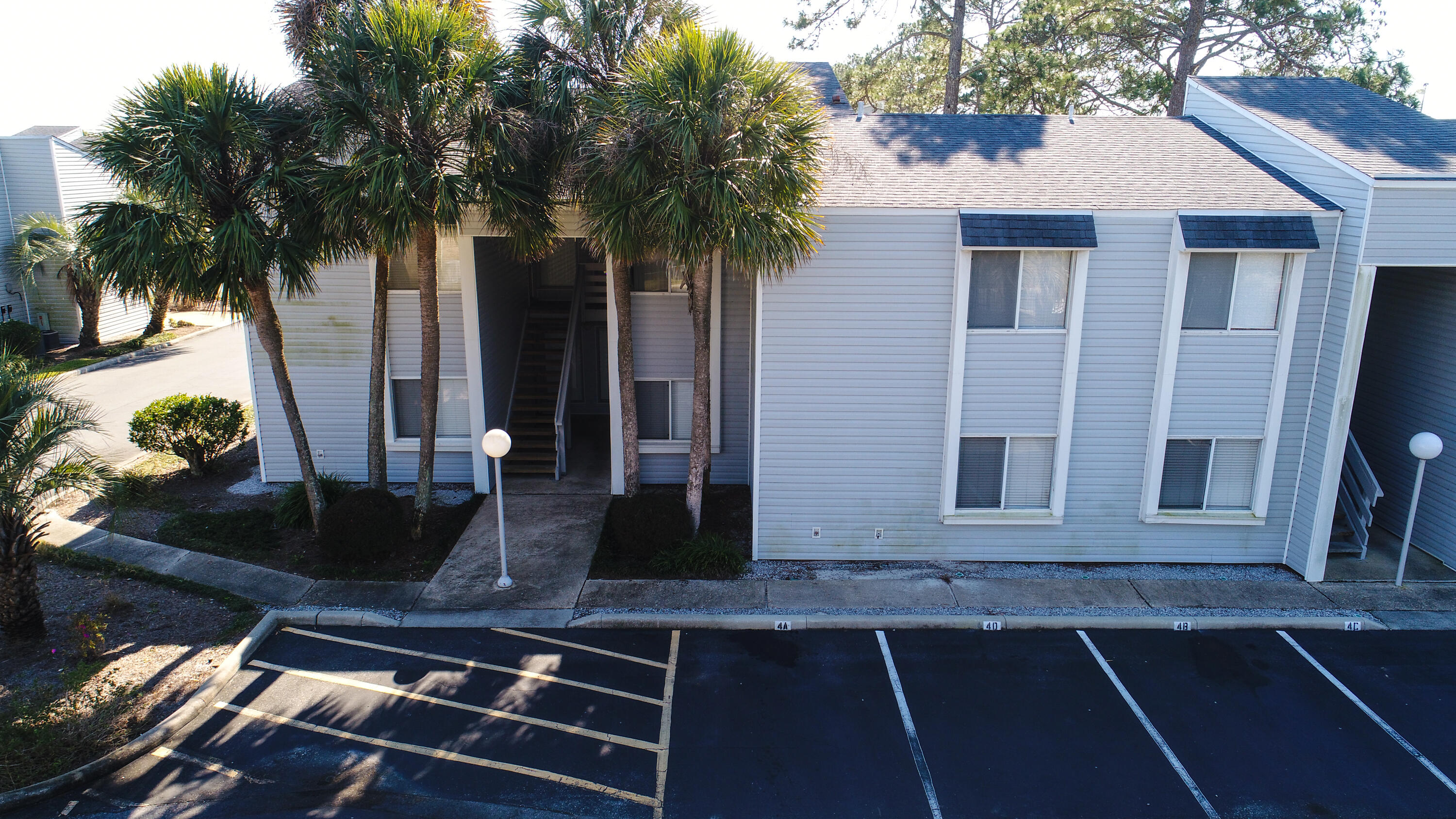 FINISTERRA CONDO - Residential