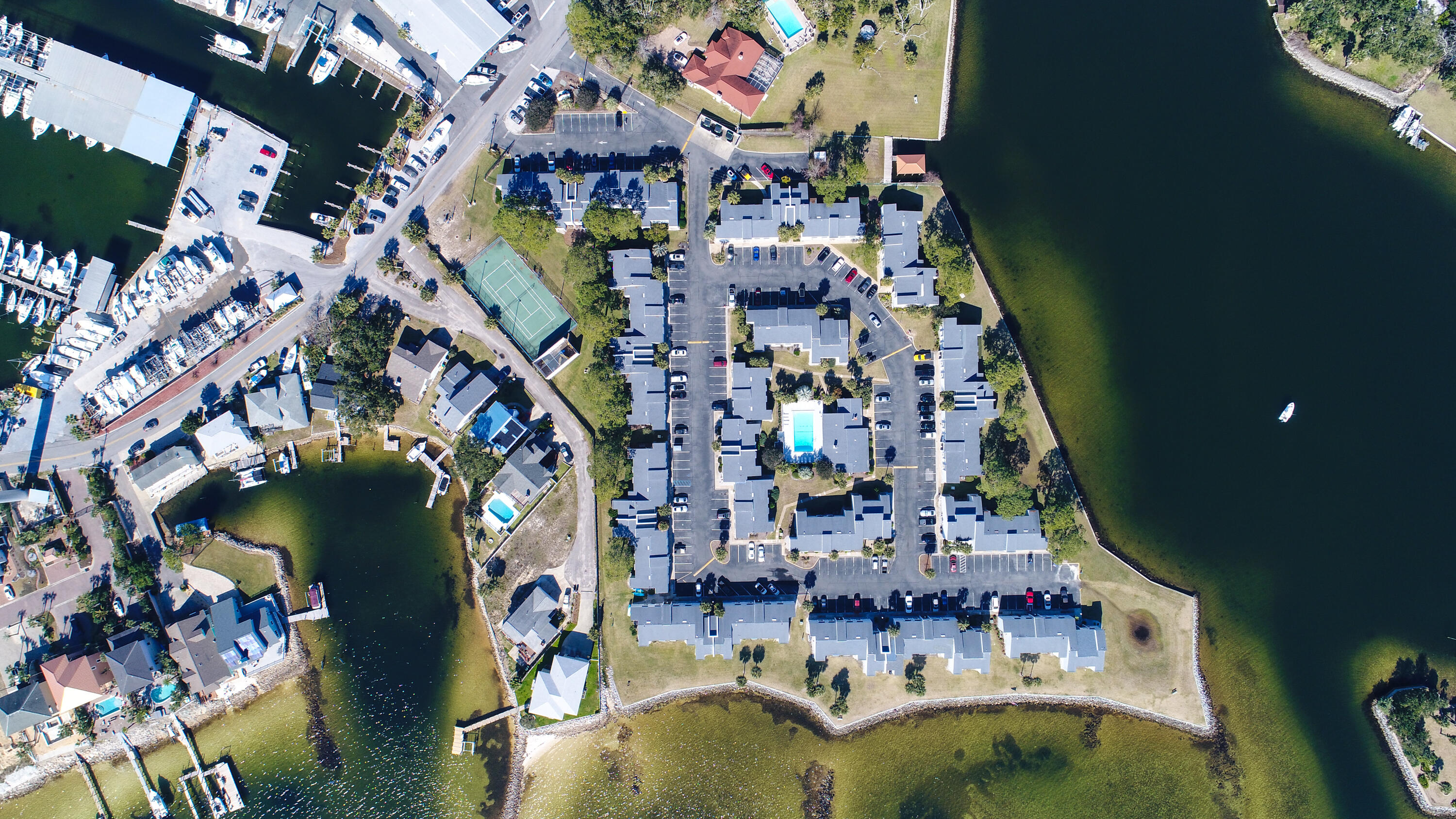 FINISTERRA CONDO - Residential