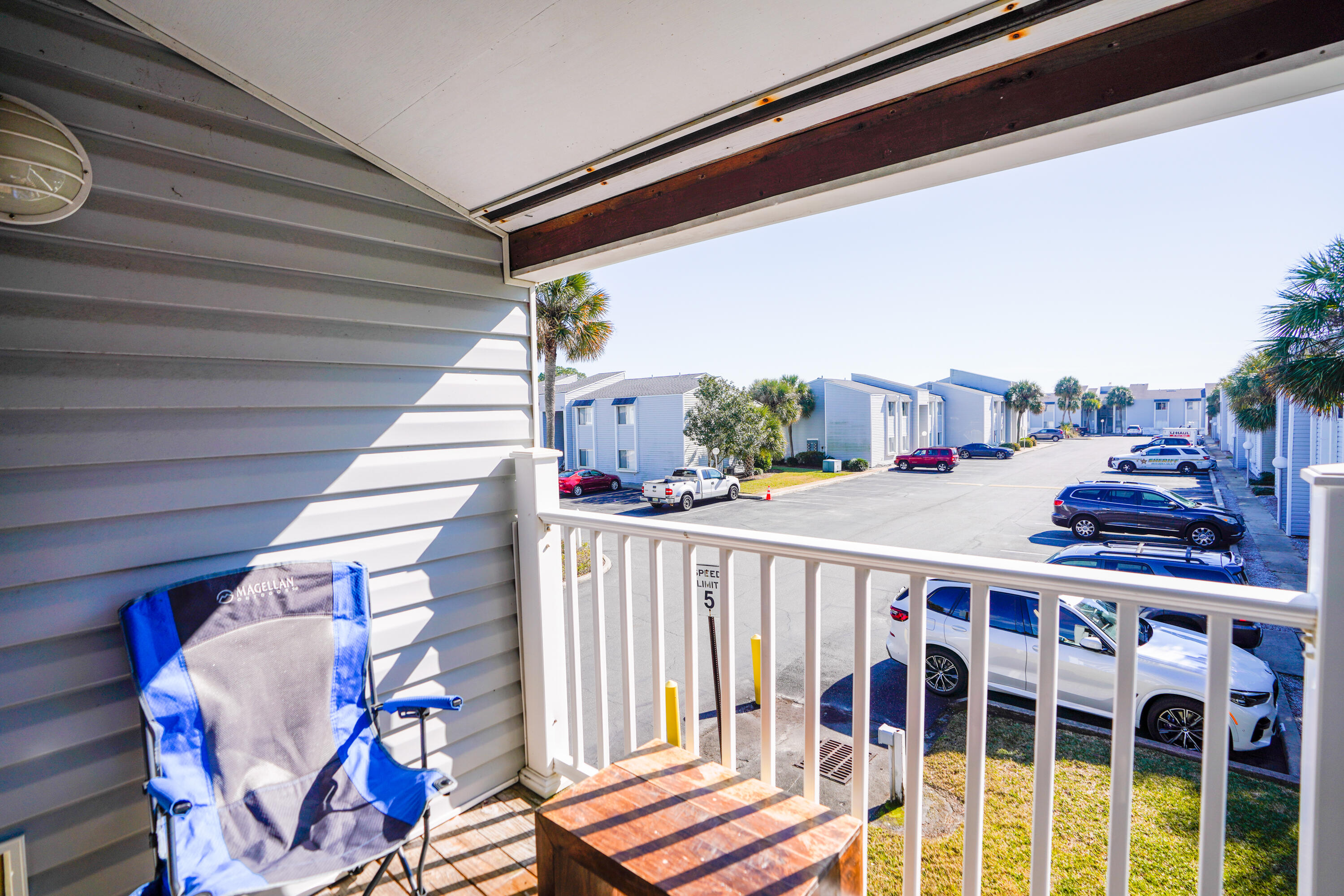 FINISTERRA CONDO - Residential